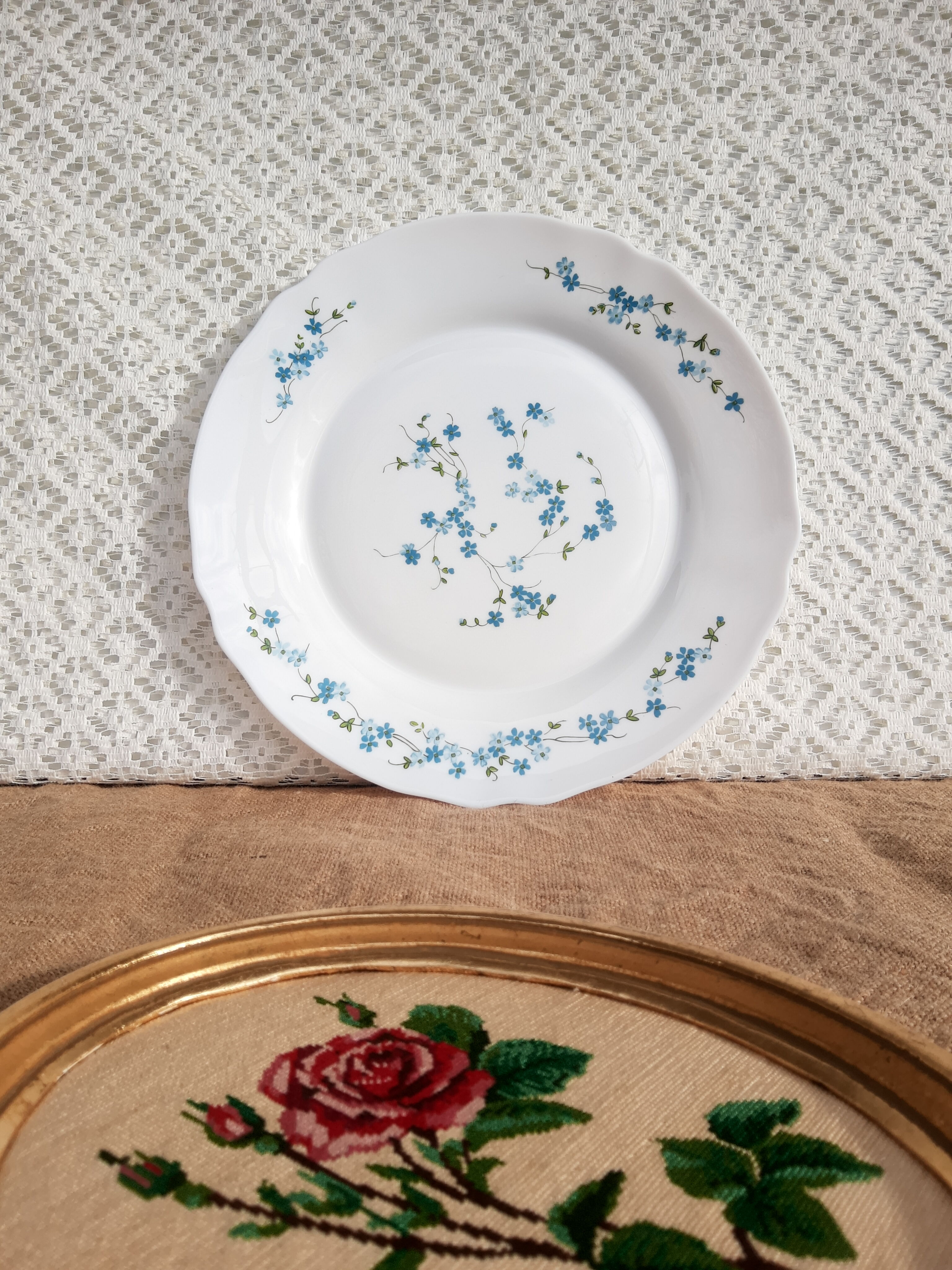 Round serving dish opaline Arcopal model Veronica