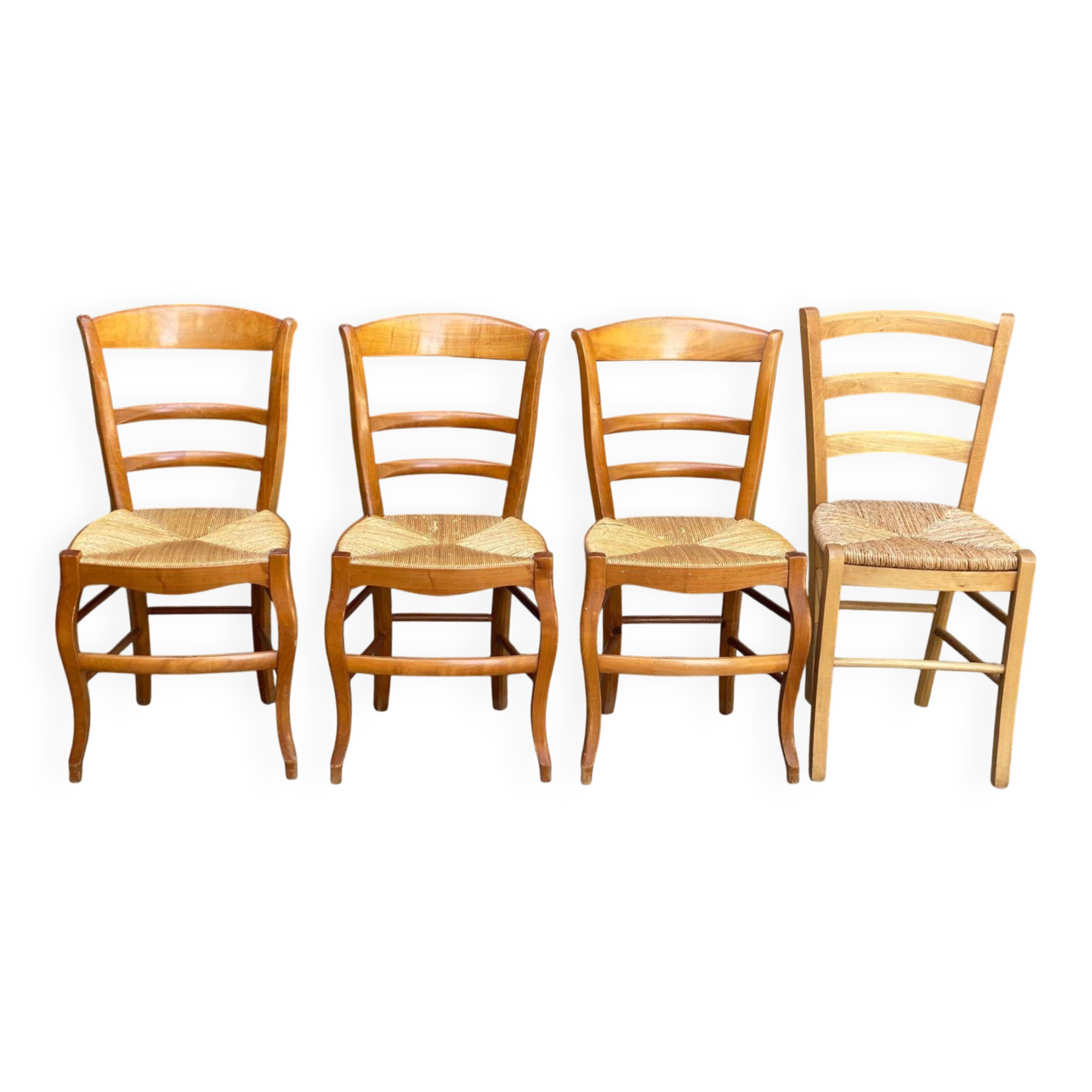 4 chaises de cuisine en bois massif paillées