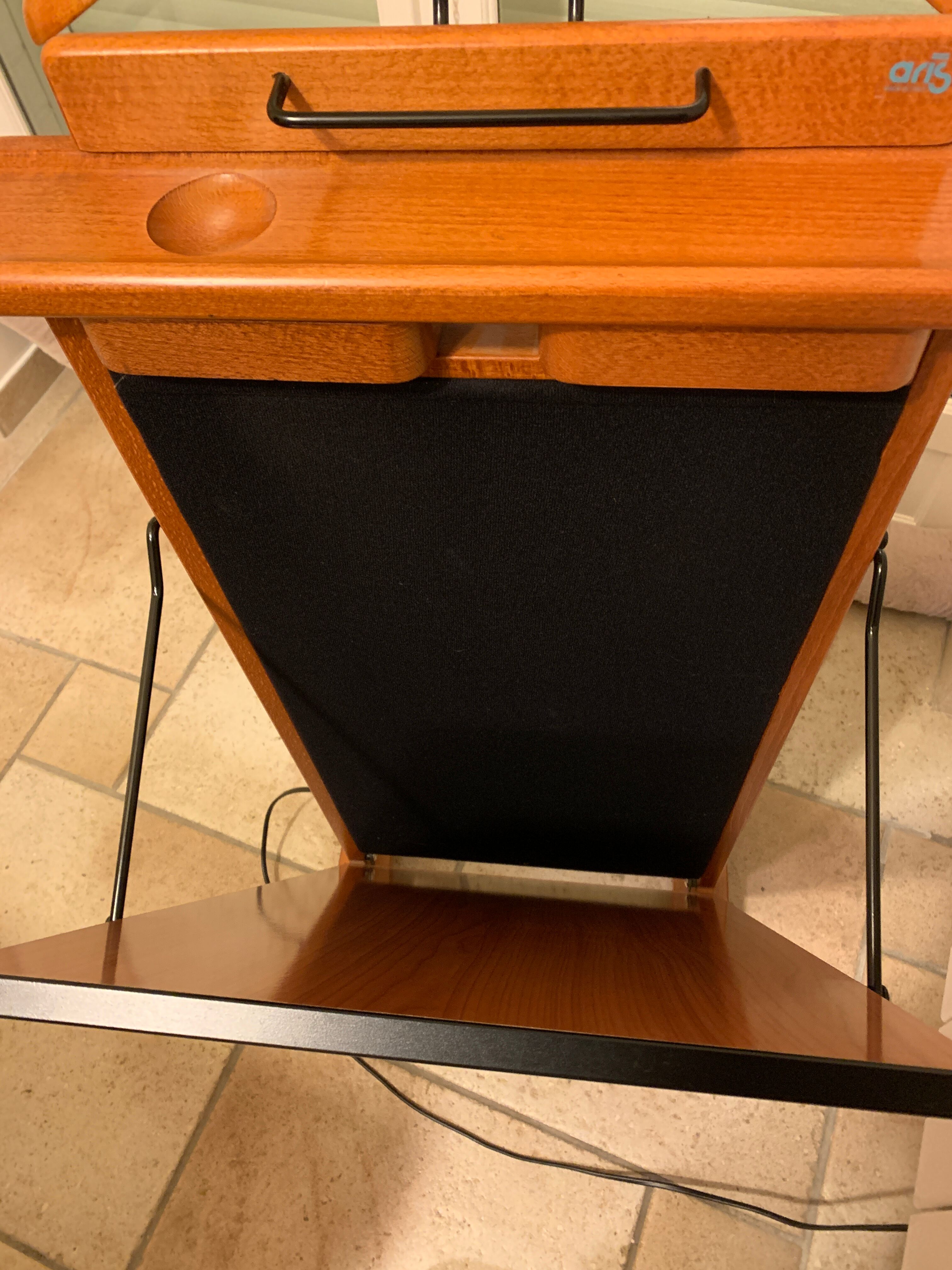 Electric valet stand