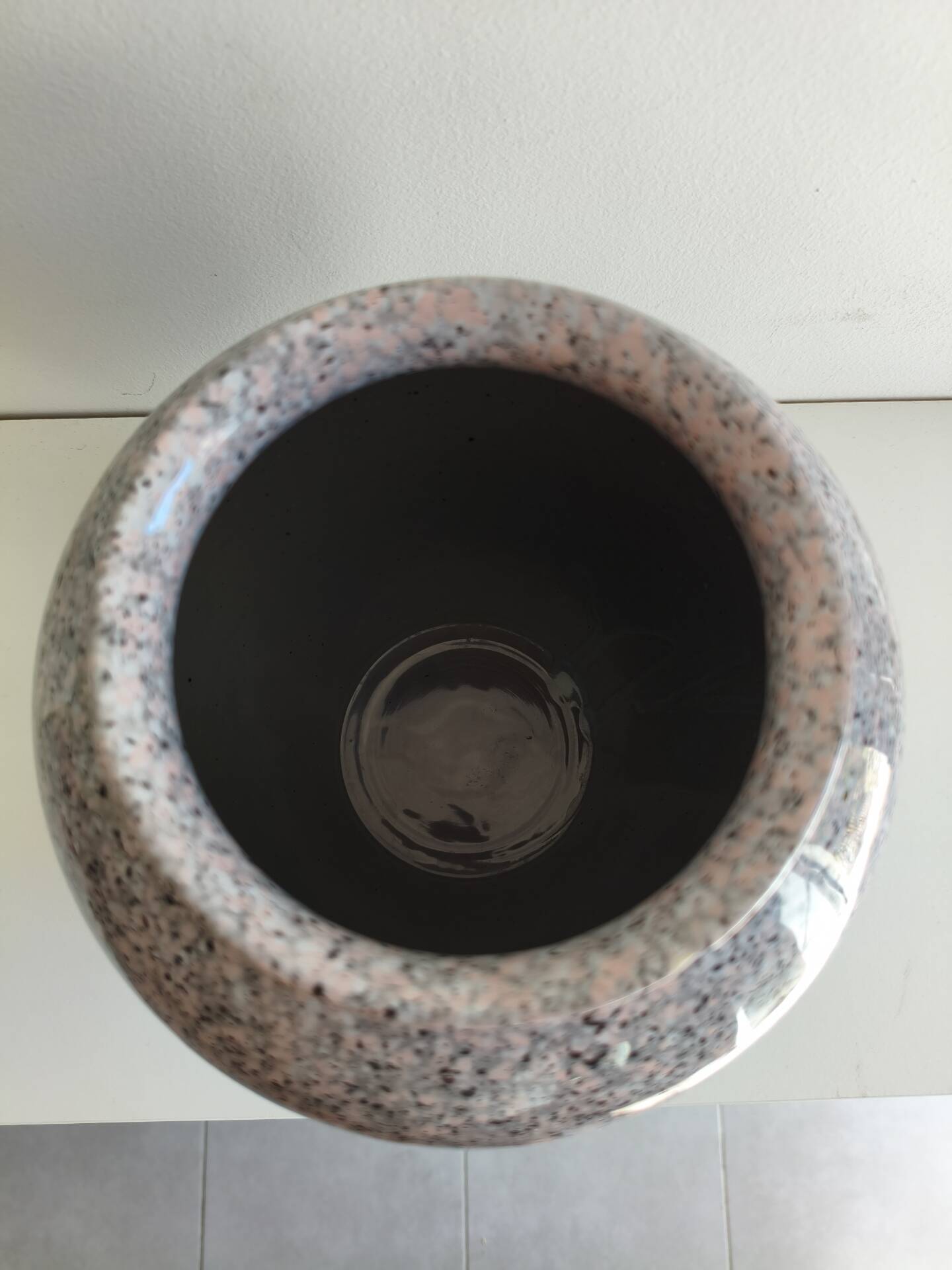 Vase vintage en céramique mouchetée rose, gris & noir – années 60/70