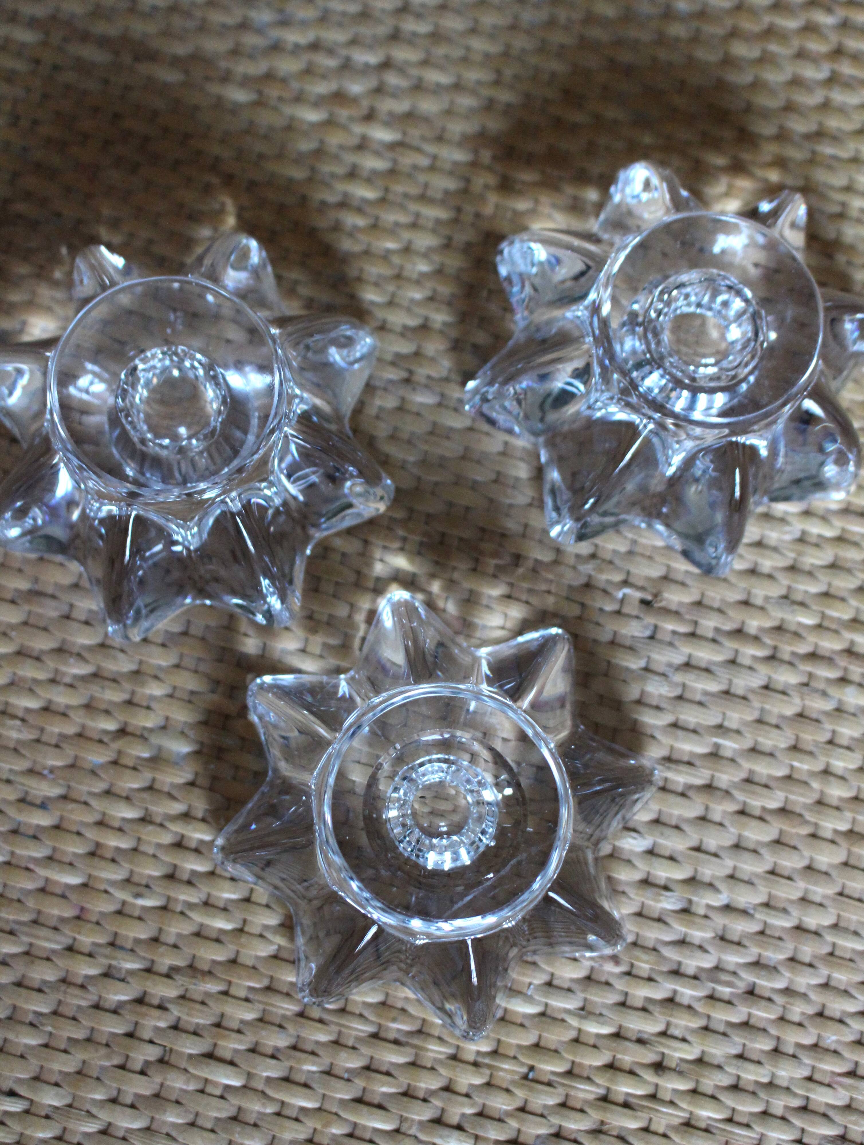 Un lot de 3 bougeoirs en verre étoile fleur vintage