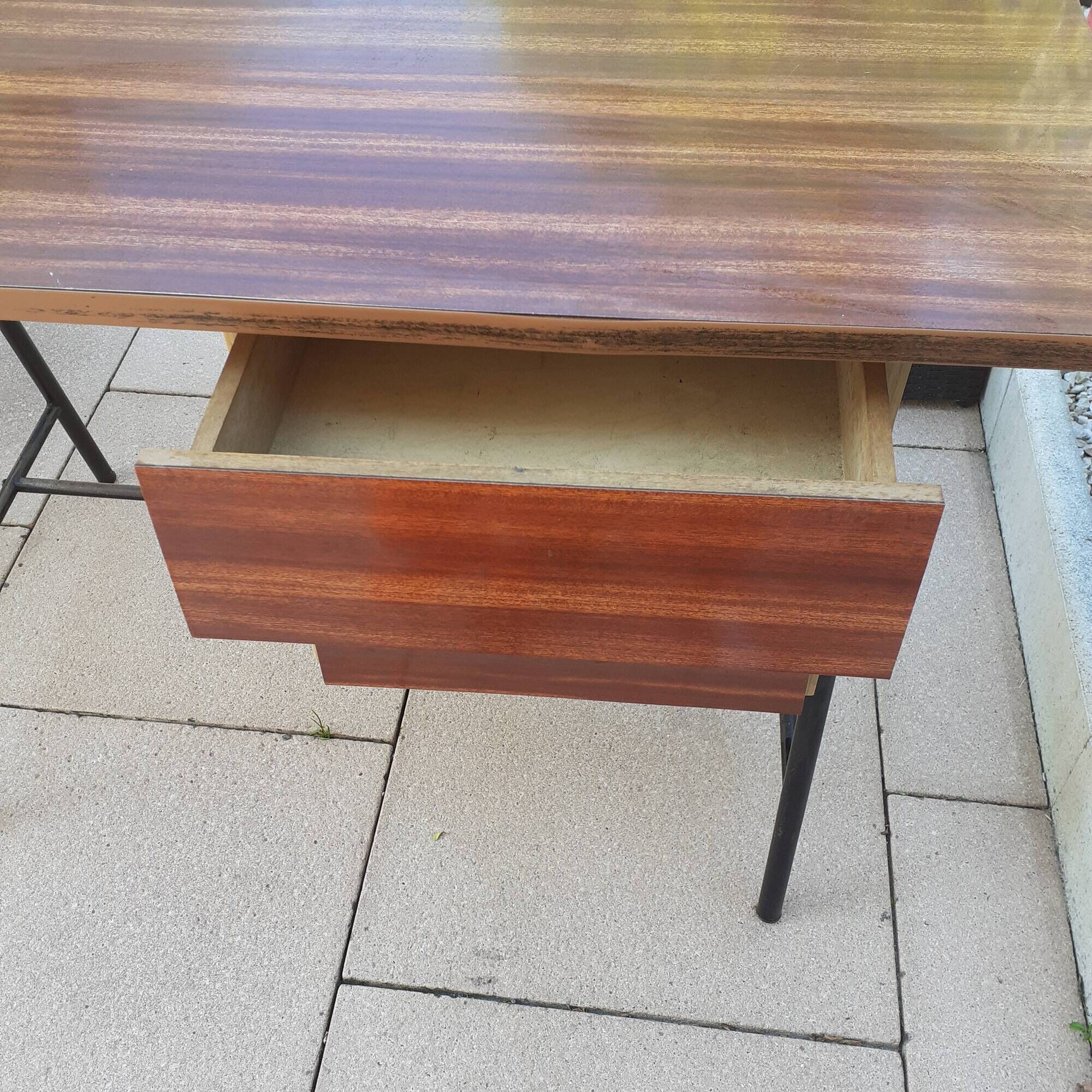 Office of the Years 1970. In formica and structure in black metal. 3 drawers.