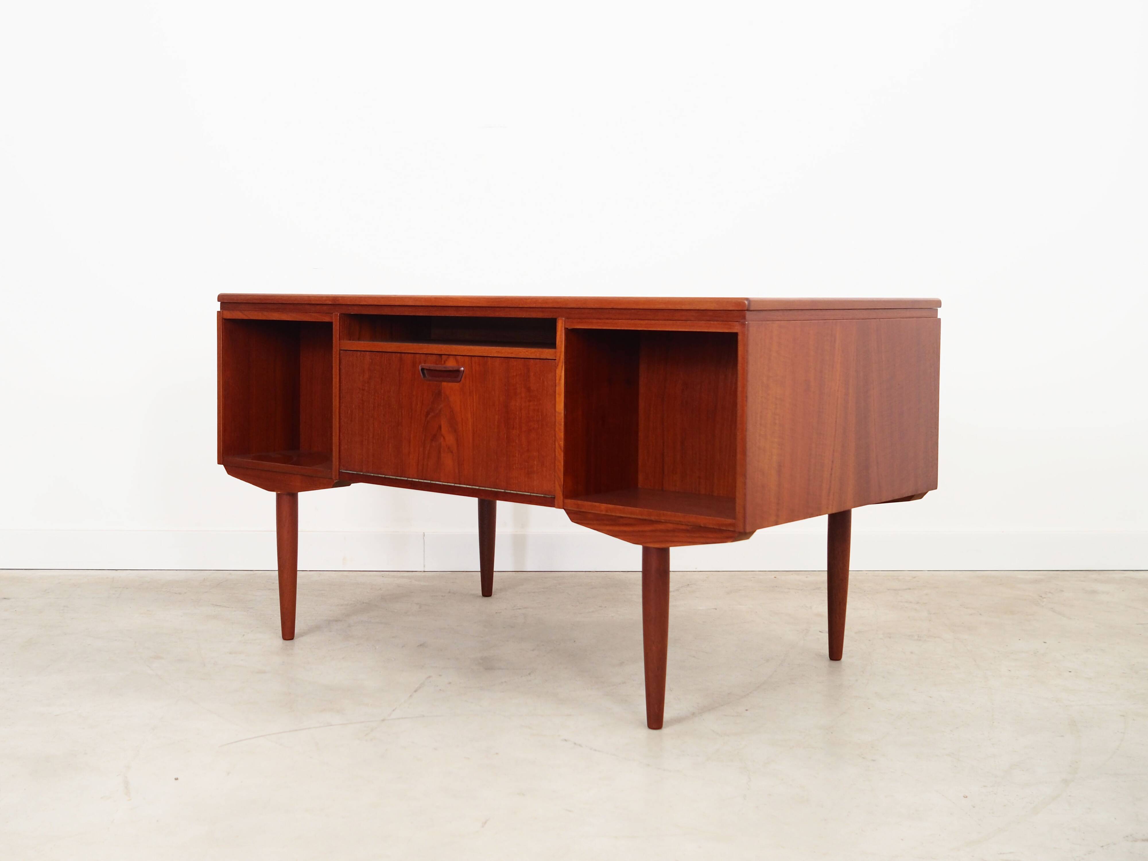 Teak desk, Danish design, 1970s, manufactured by AP Møbler Svenstrup