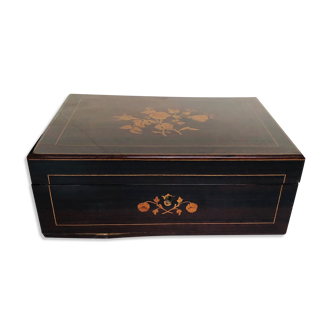 Veneer wood jewelry box