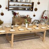 Large farmhouse table with 2 extensions and 2 drawers
