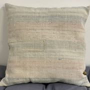 Coussin artisanal en toile ancienne style Kilim