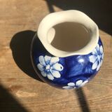 Blue vase to flower