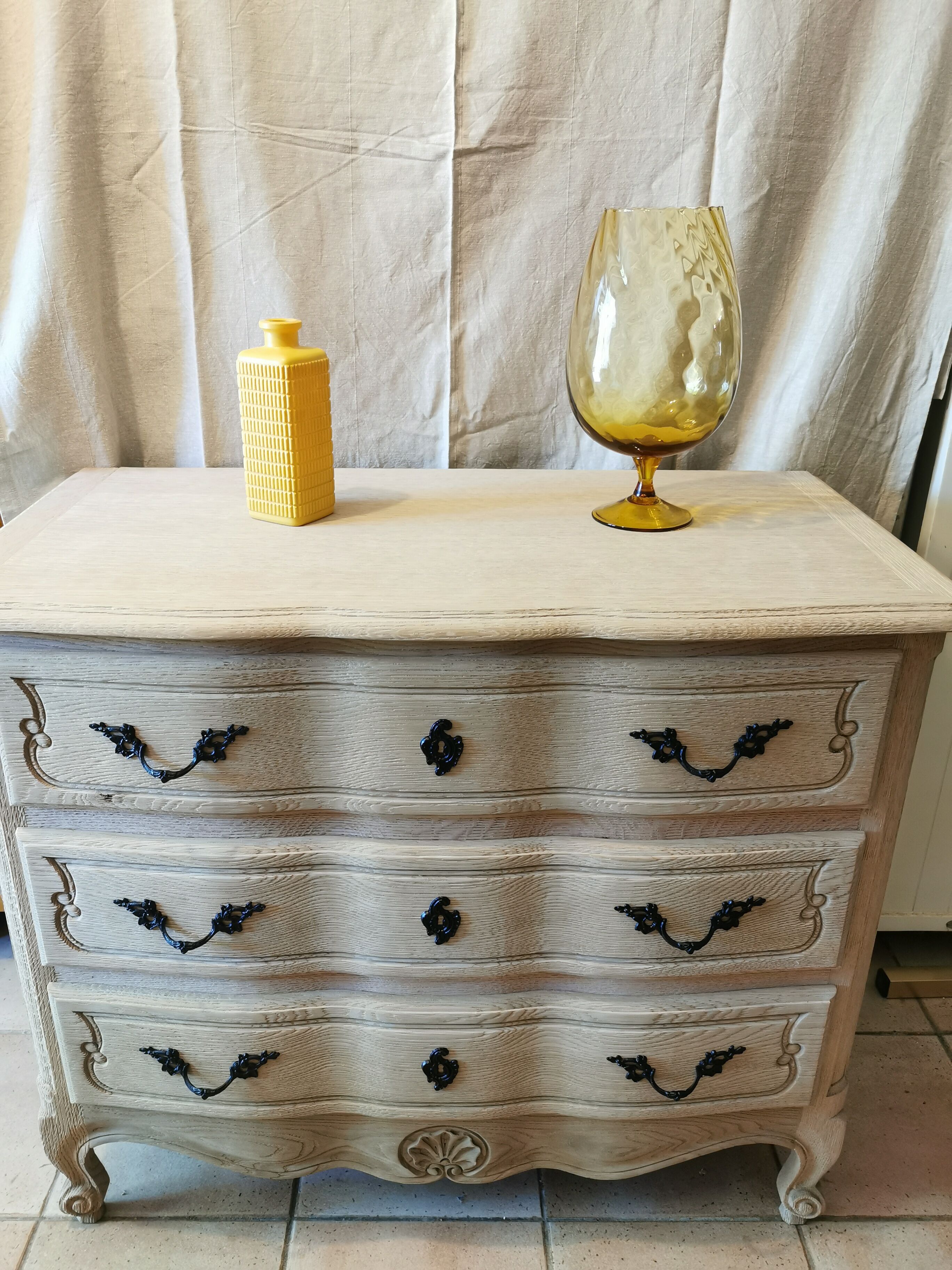 Curved chest of drawers raw oak 3 drawers