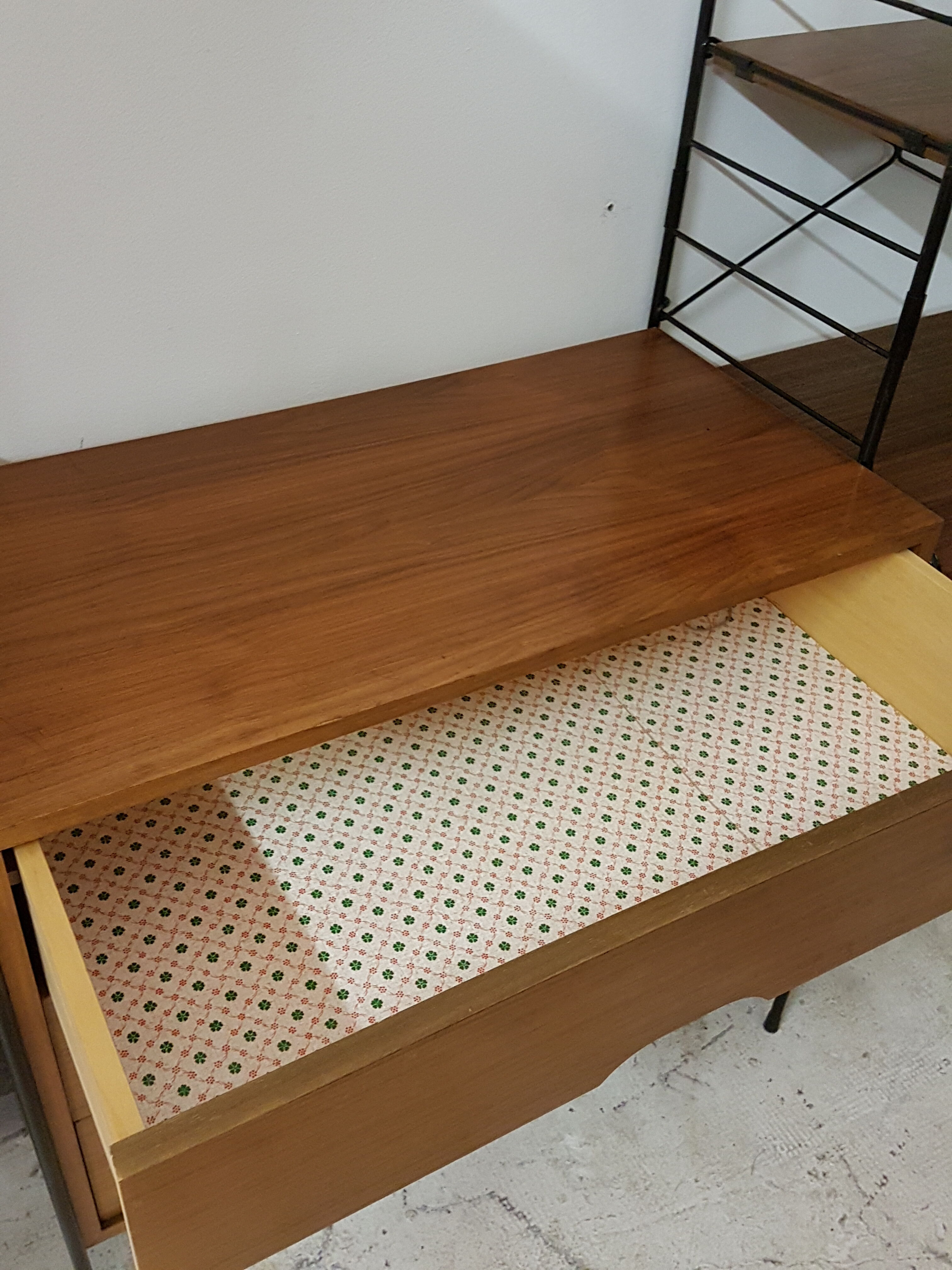 Adjustable shelves WHB string of the 1960s