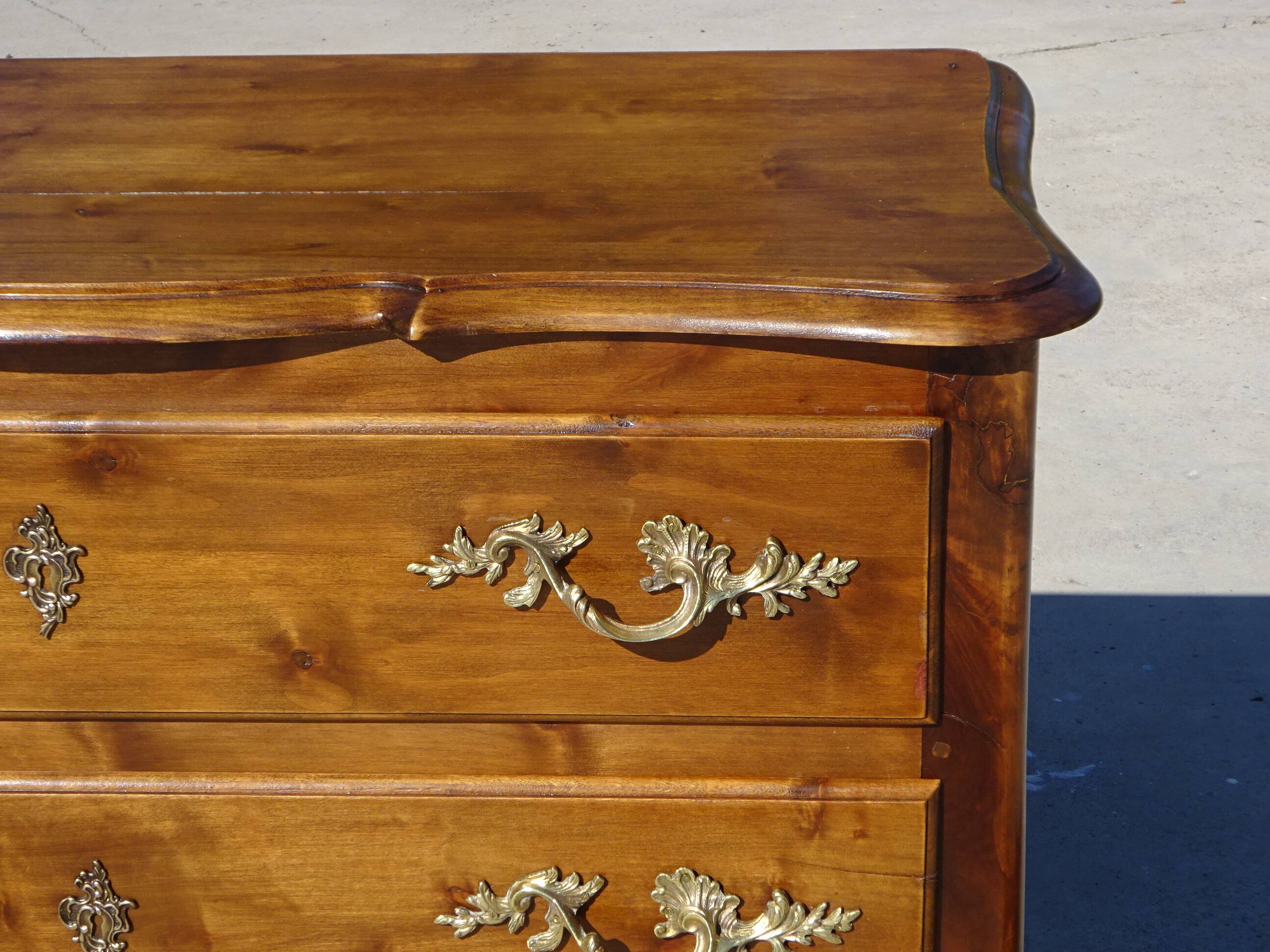 Small Louis XV chest of drawers