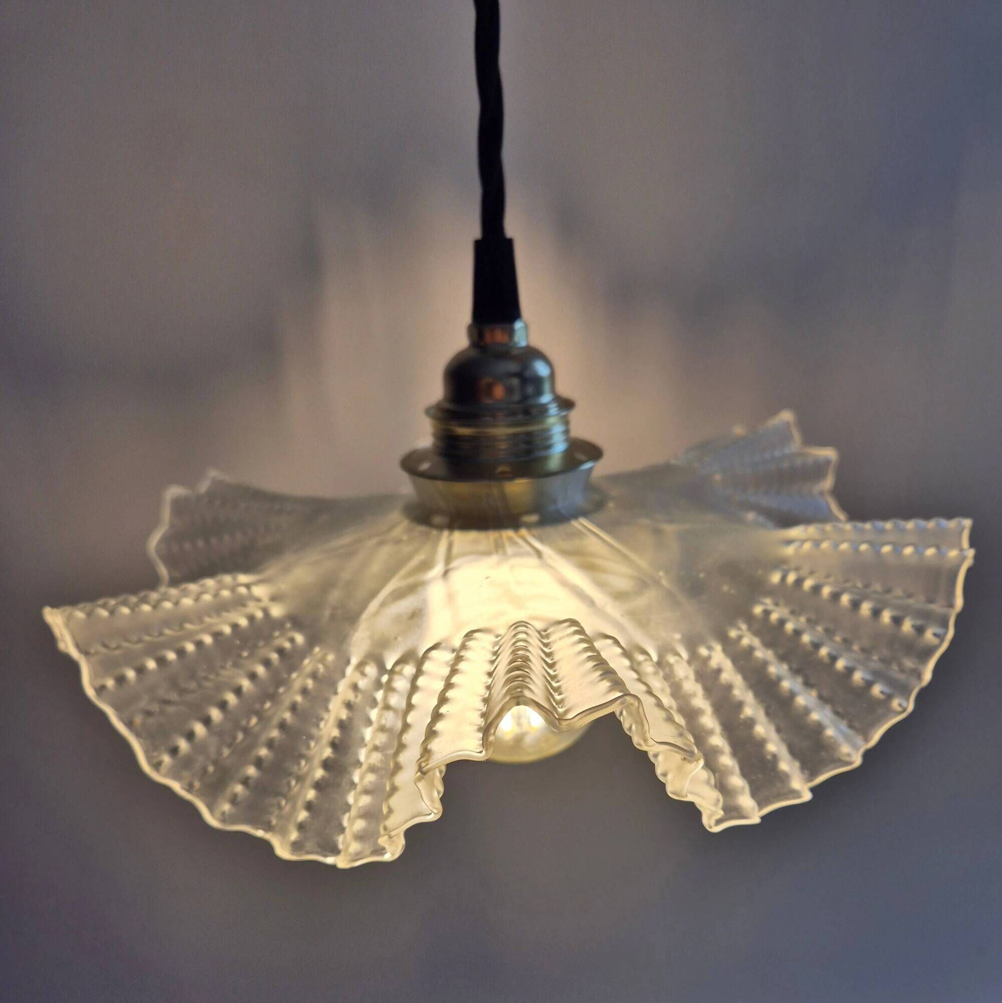 Suspension antique en verre