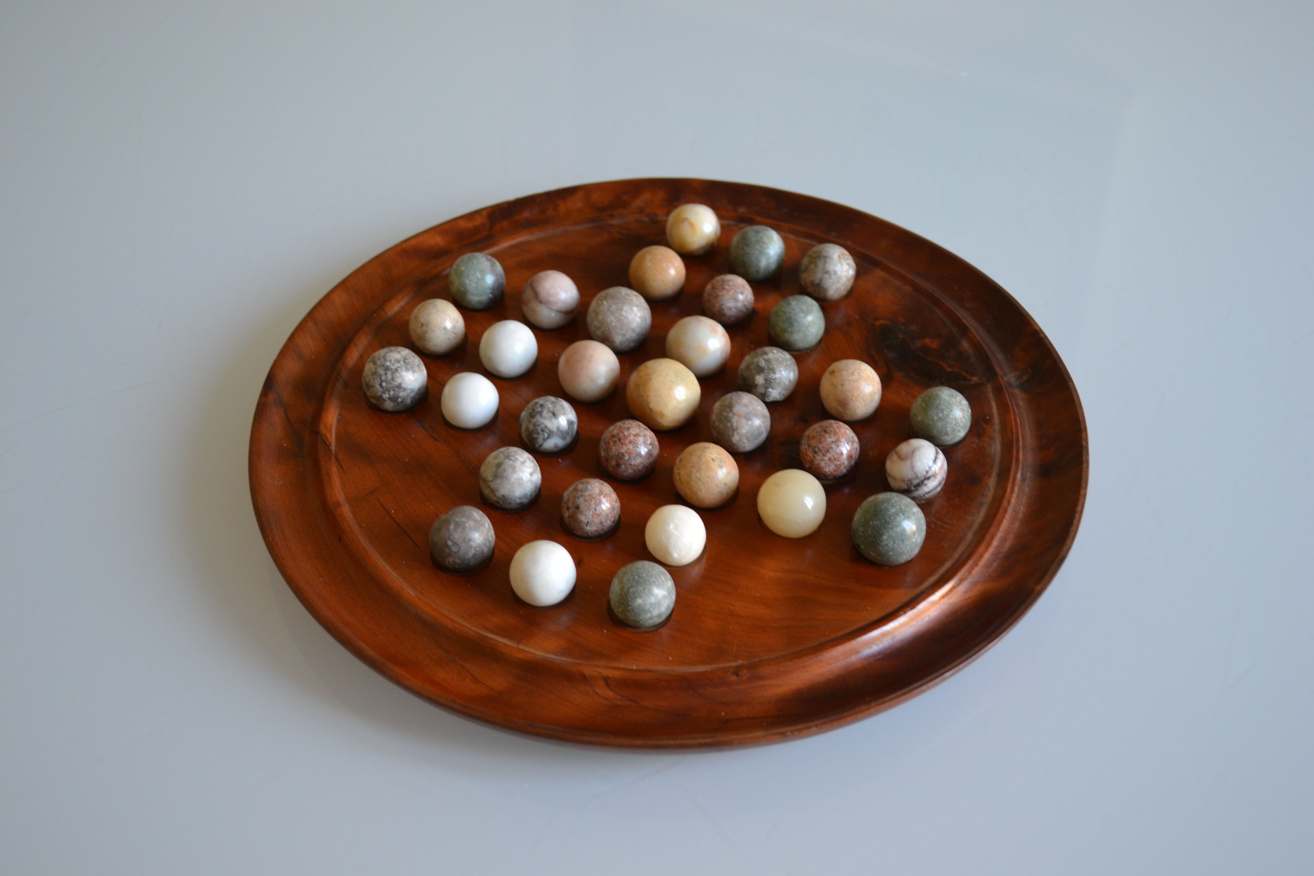 Solitaire game in exotic wood and semi-precious stones