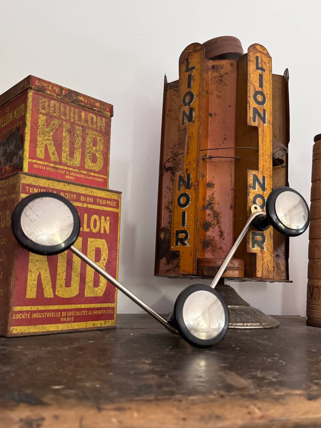 Vintage 3-hook wall-mounted coat rack