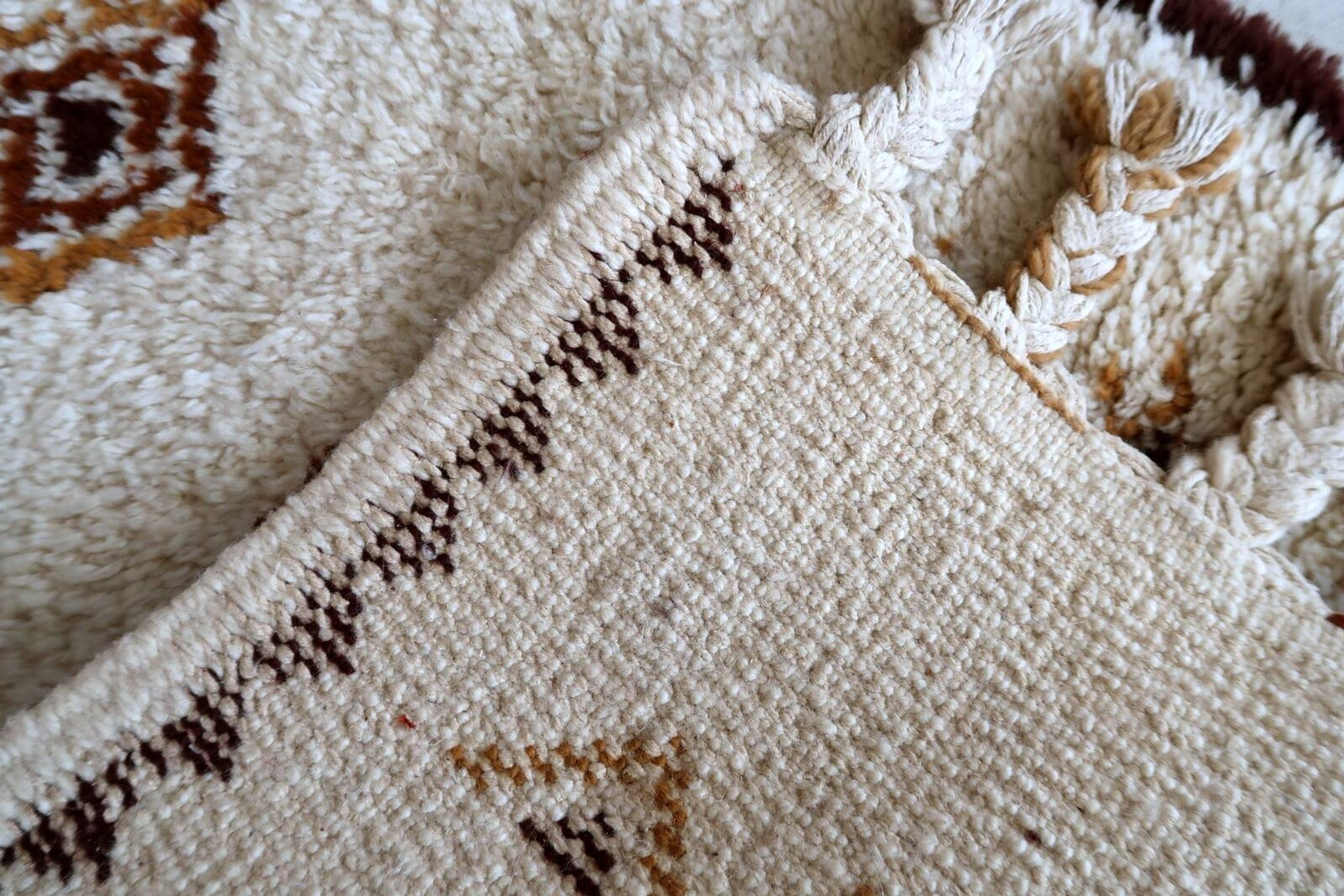 Tapis vintage berbère marocain fait main – 74 x 136 cm - 1c1004