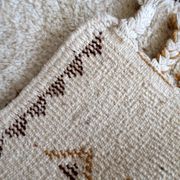 Tapis vintage berbère marocain fait main – 74 x 136 cm - 1c1004