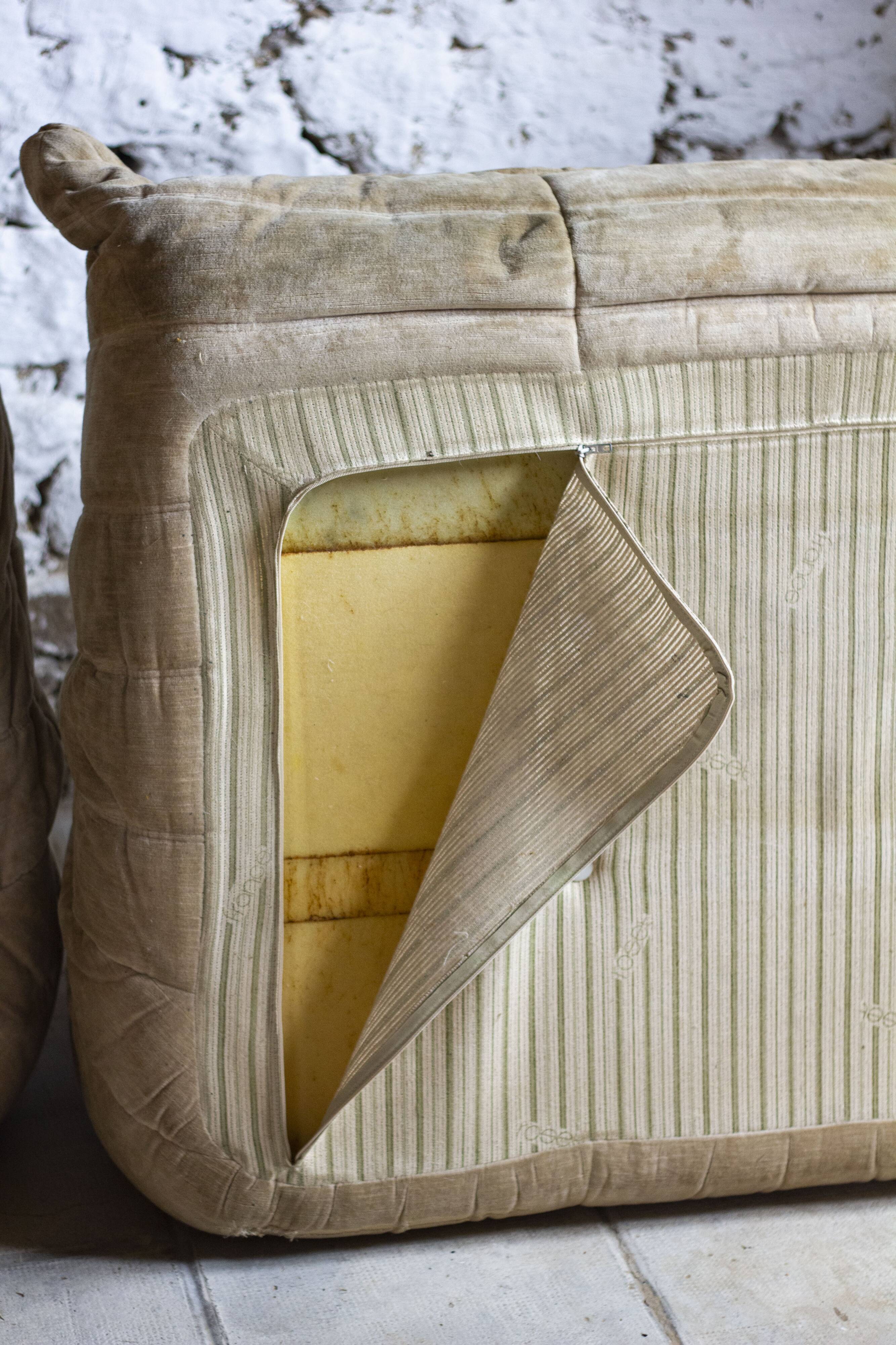 Canapé Togo 4 places en velours beige par Michel Ducaroy, Ligne Roset, 1973