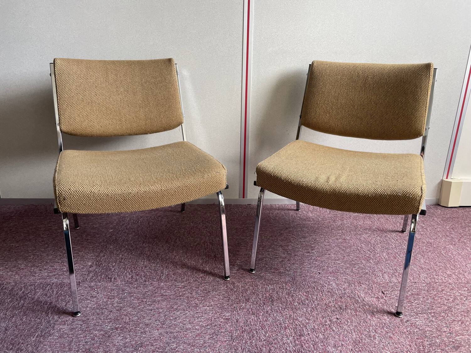 Paire de chauffeuses années 1970