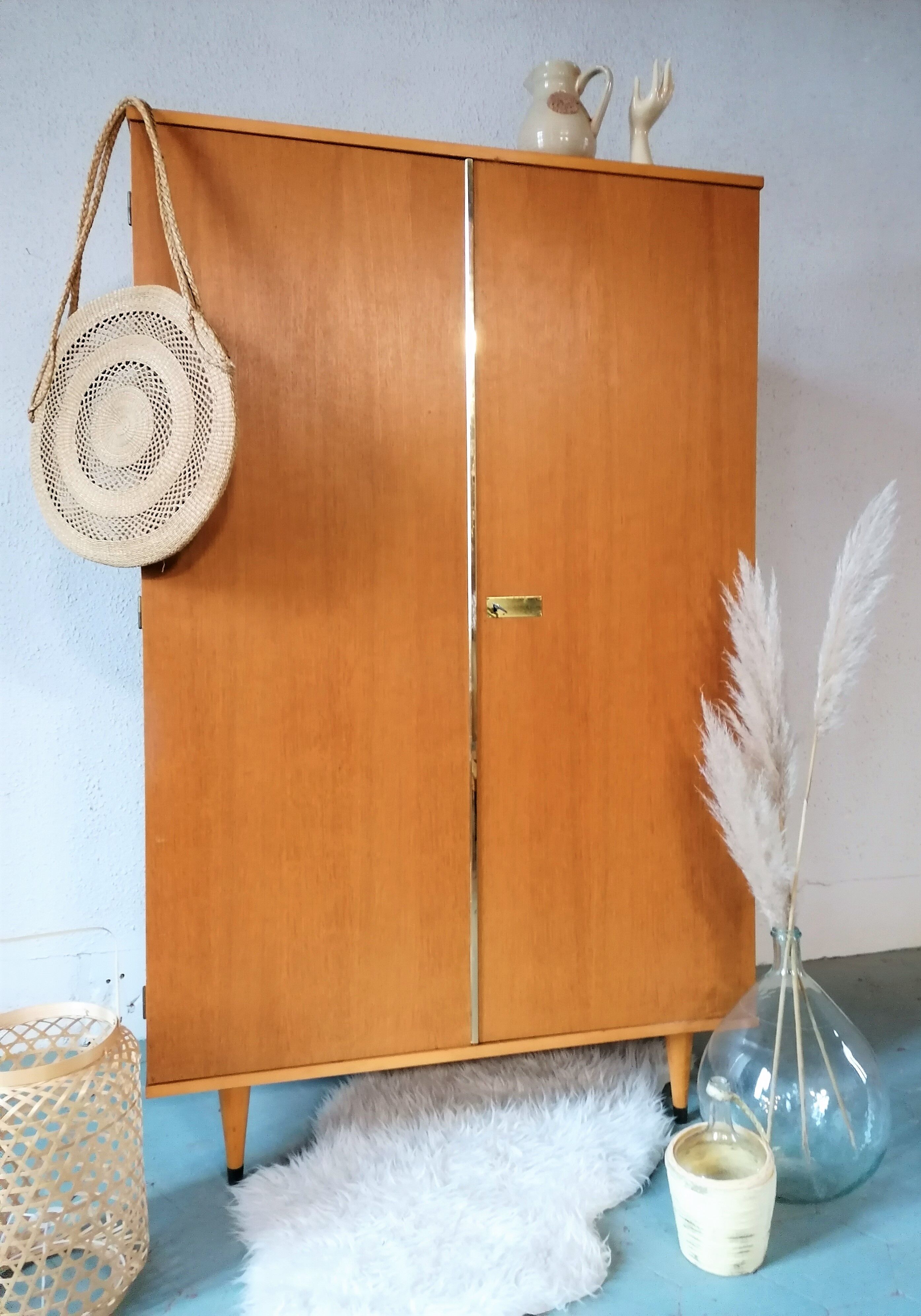 Armoire vintage