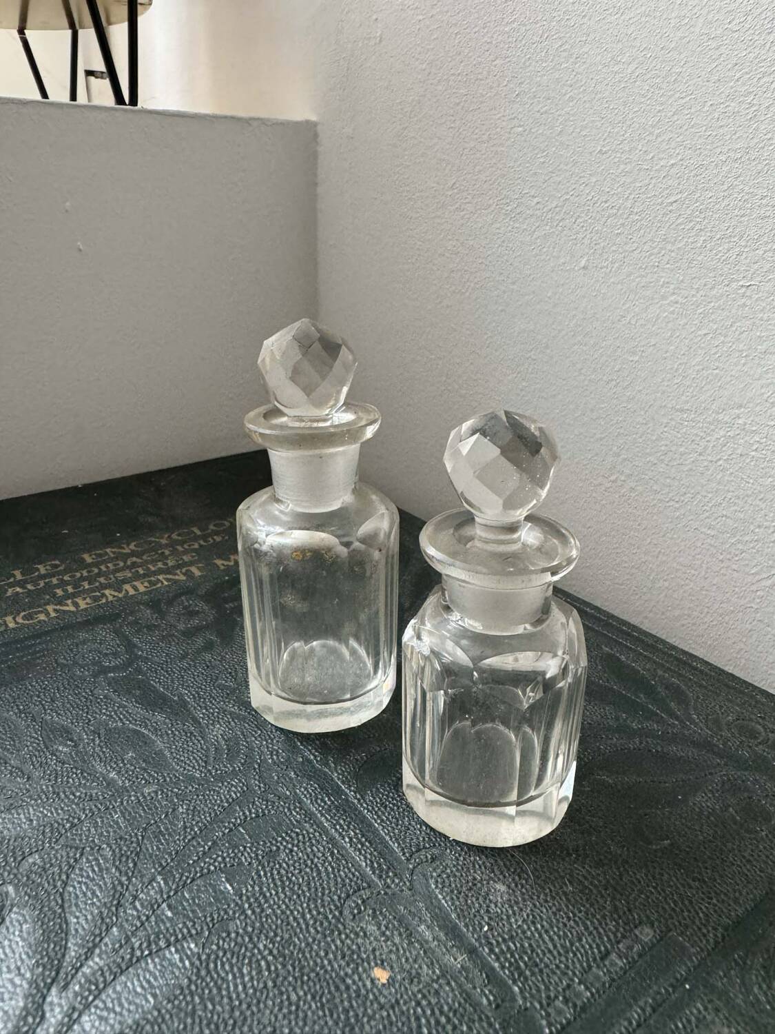 Set of 2 small perfume bottles