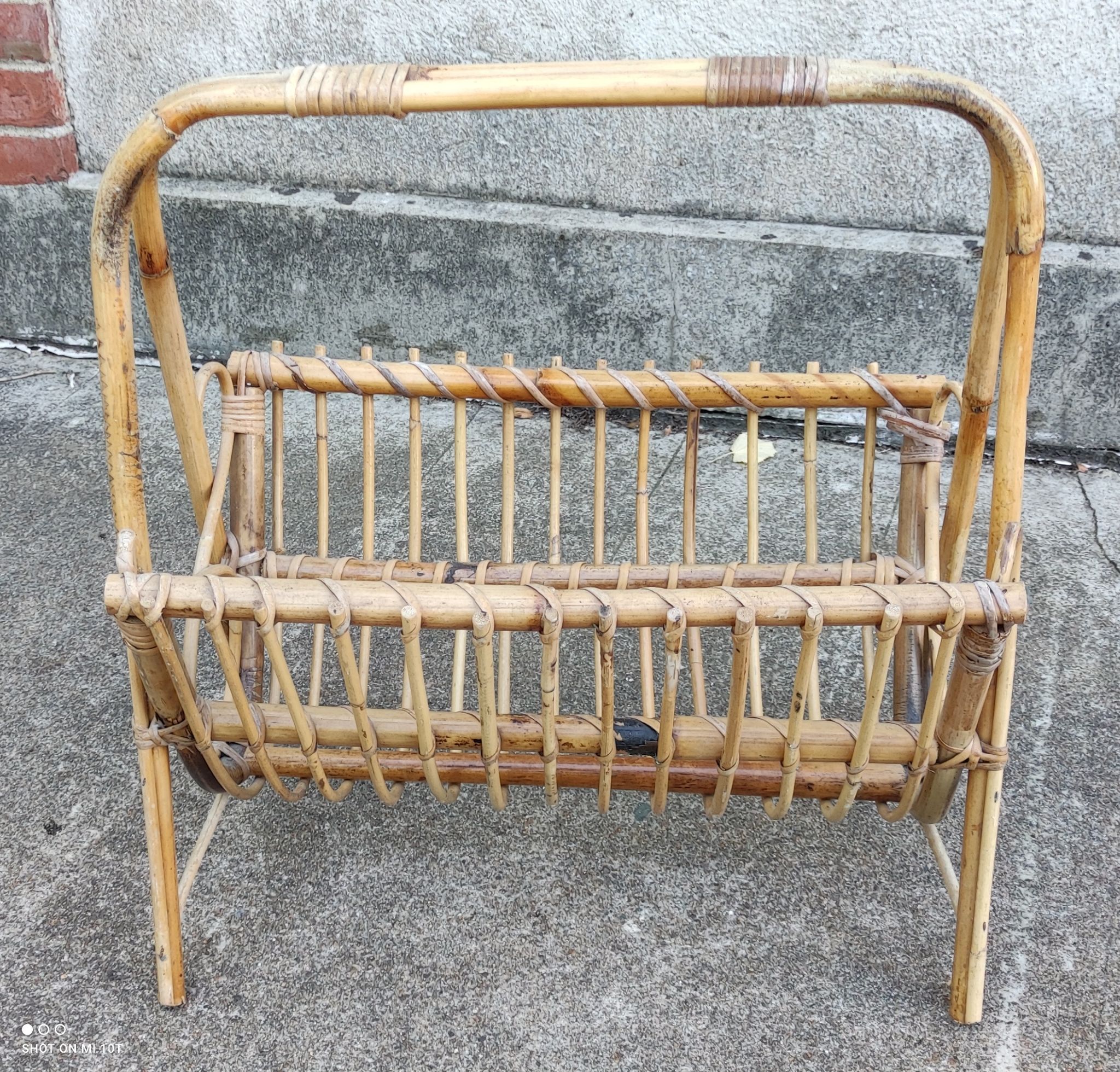 Vintage rattan magazine door