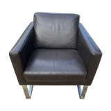 Fauteuil en cuir piétement metal
