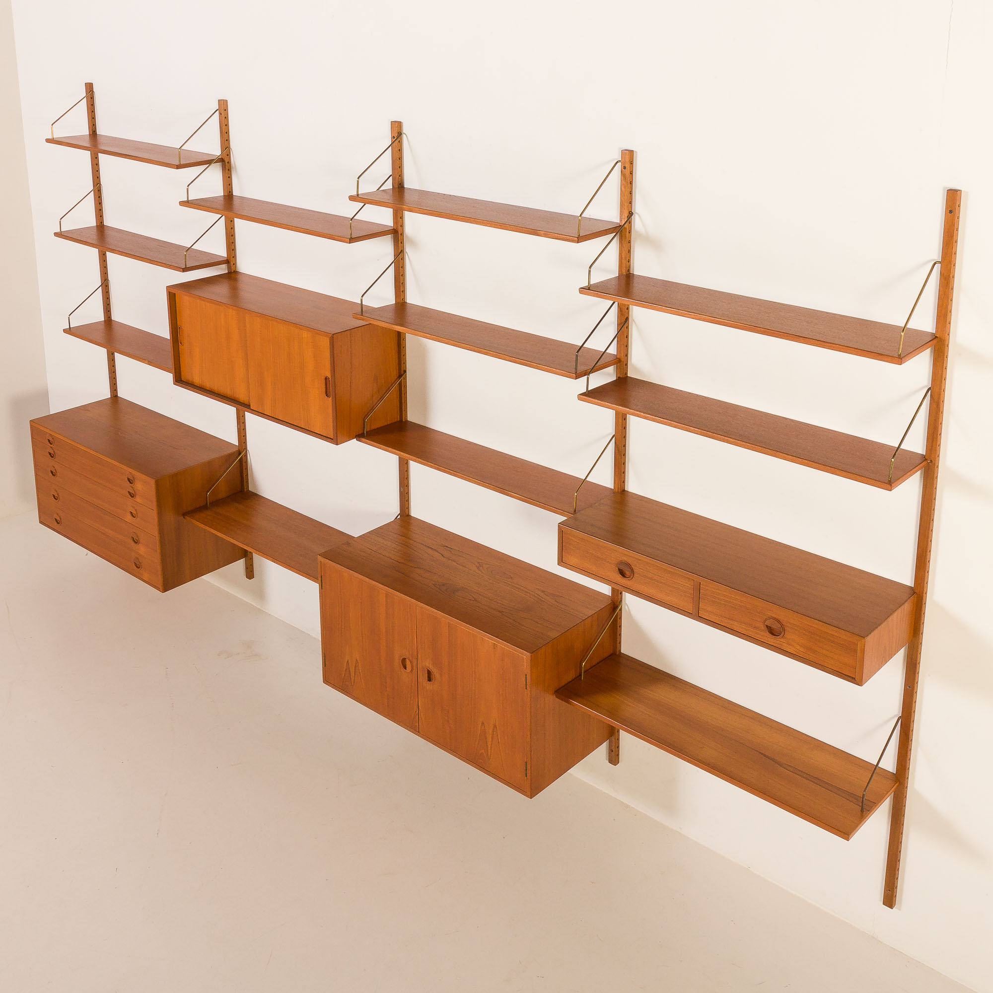 Hansen and Guldborg extra wide shelving unit in teak, 1960s