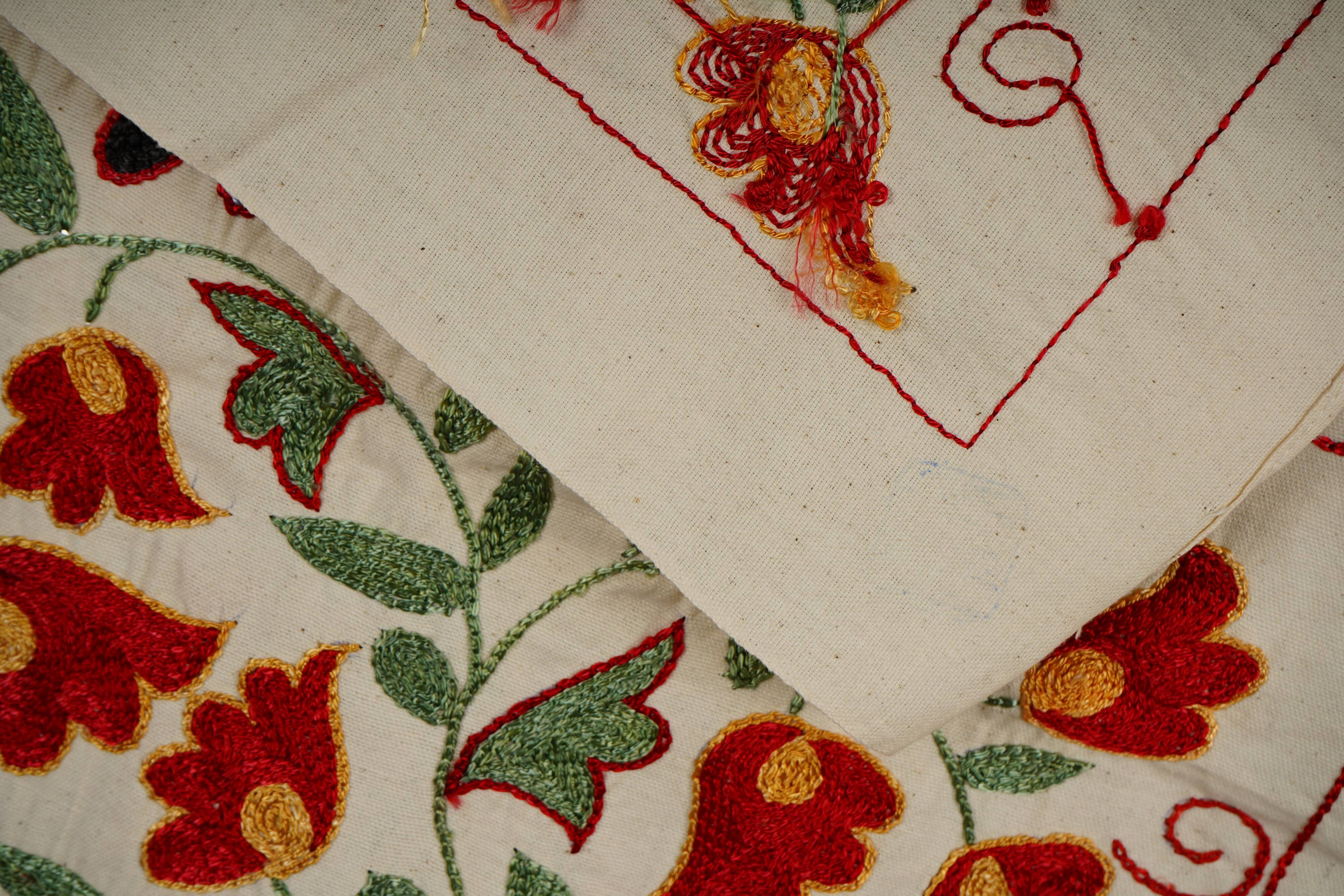 Vintage Turkish rug hand-knotted 50x92 cm