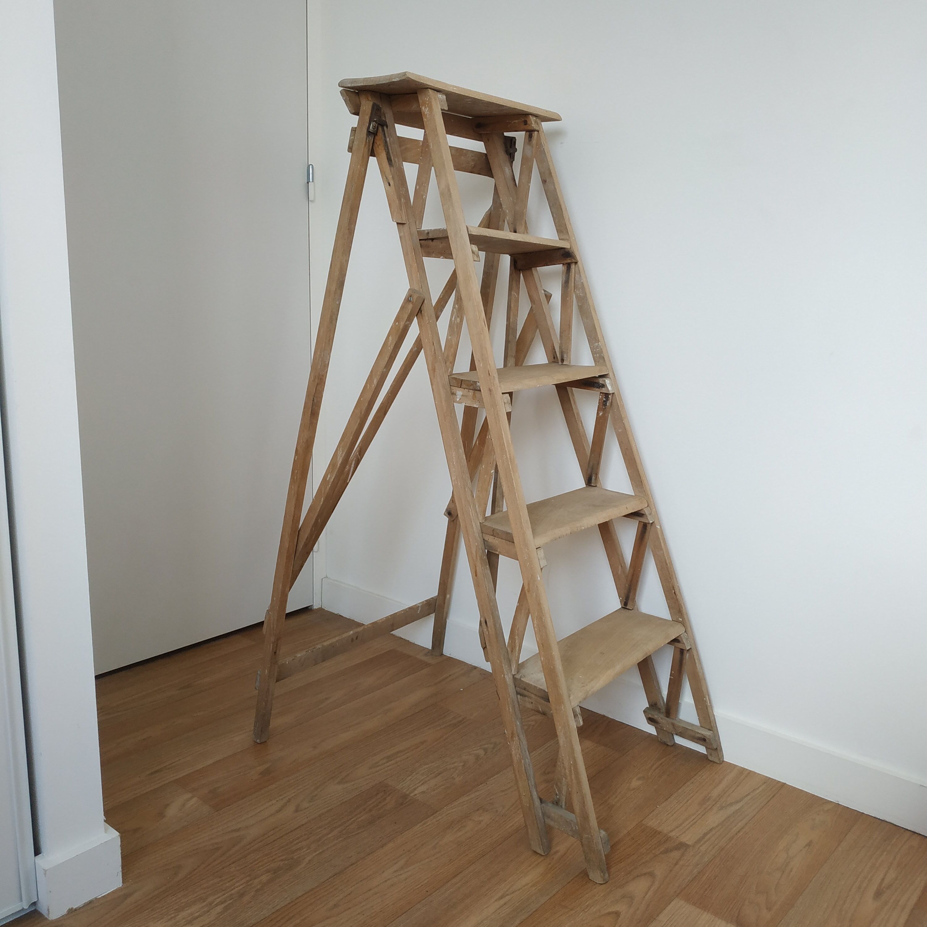 Painter's stepladder