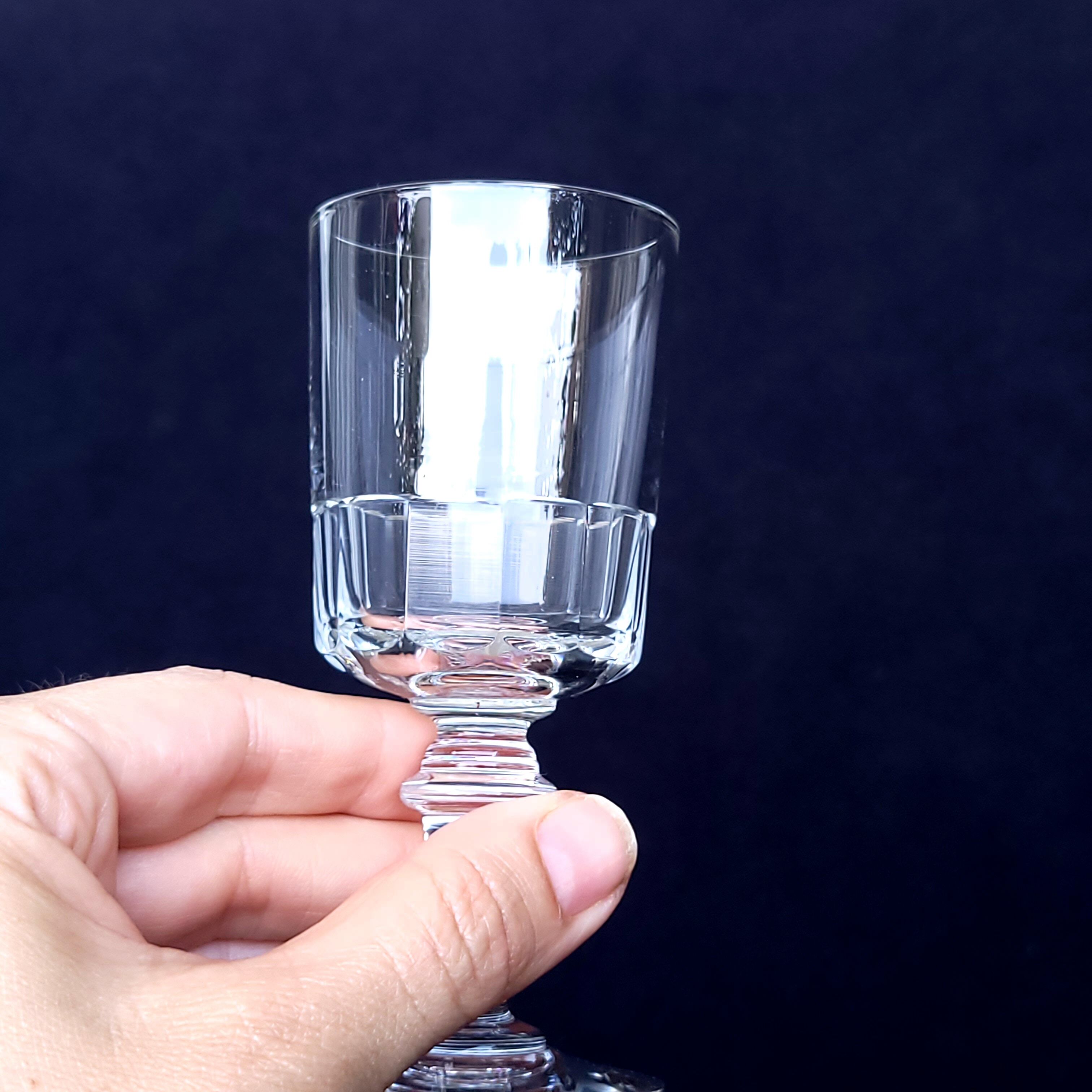 9 old wine glasses or liqueur XIXth in glass cut with 11 sides