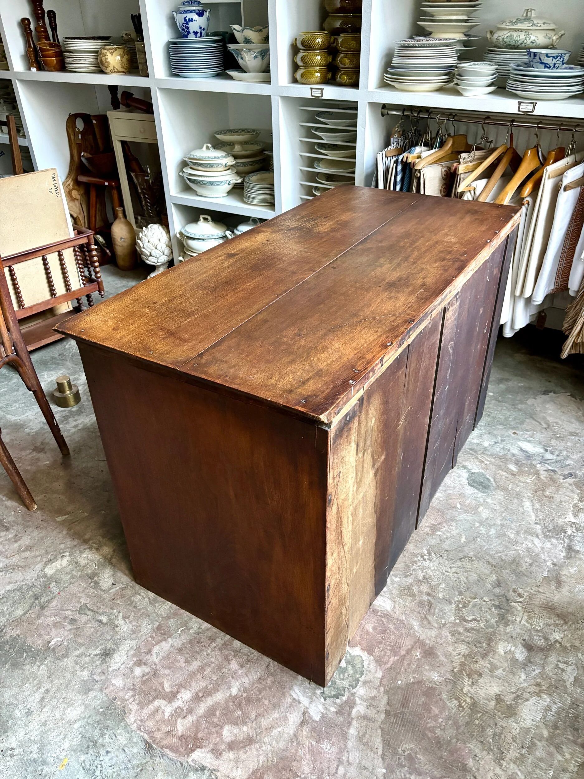 Commode anglaise Hobbs & Co 4 tiroirs en bois foncé