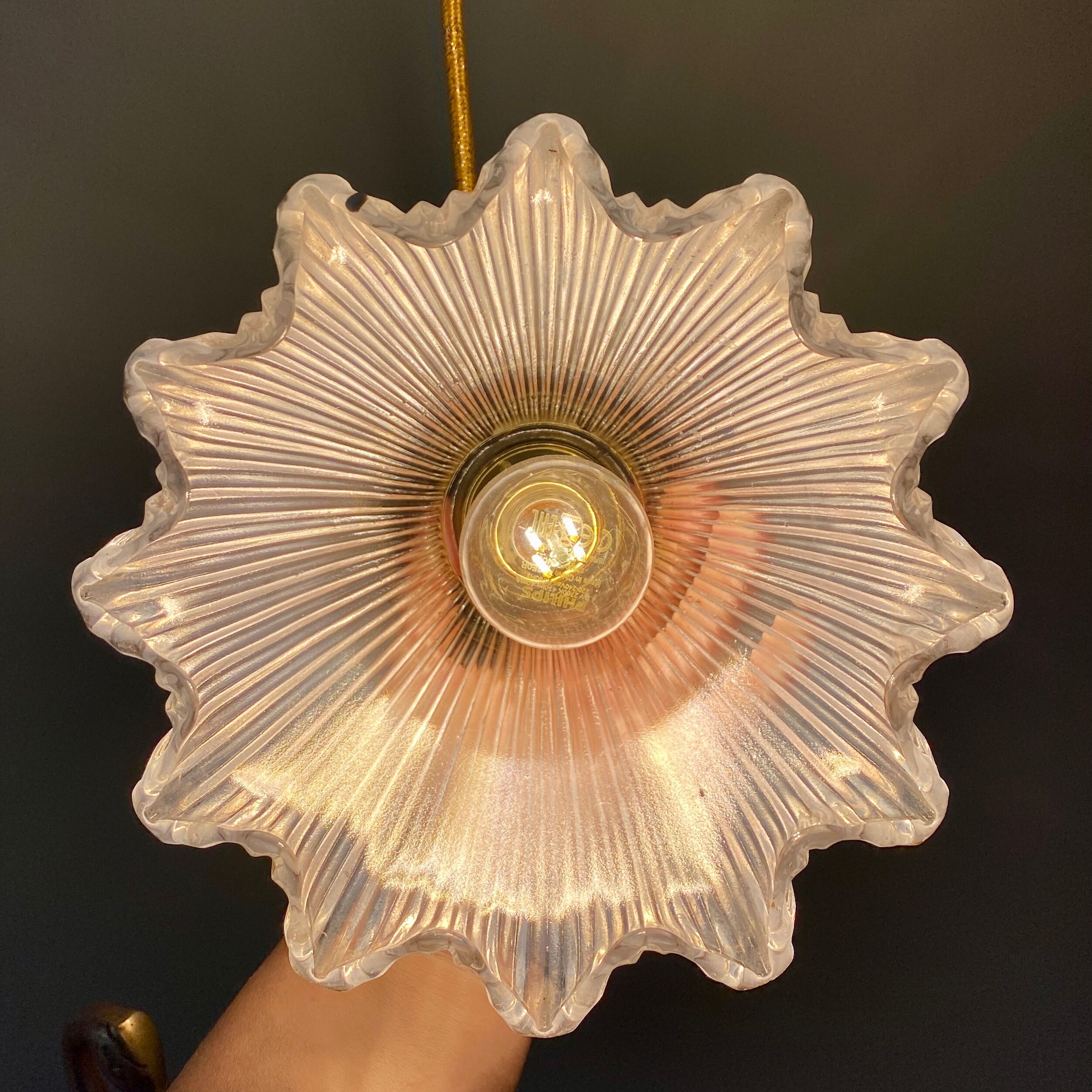 Suspension tulipe vintage en verre holophane (2)