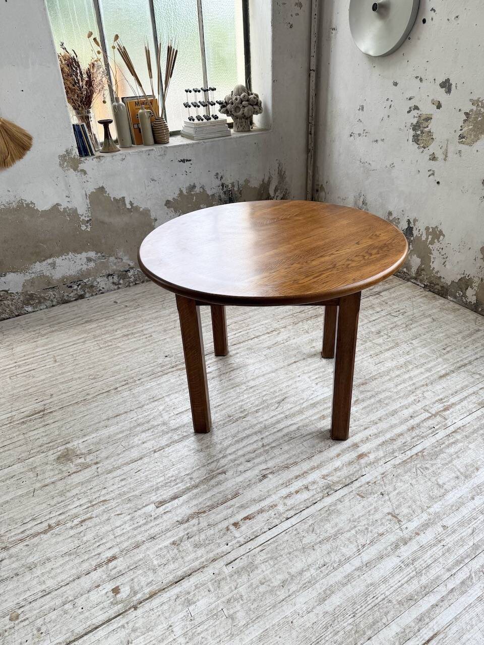 Round oak table 1950