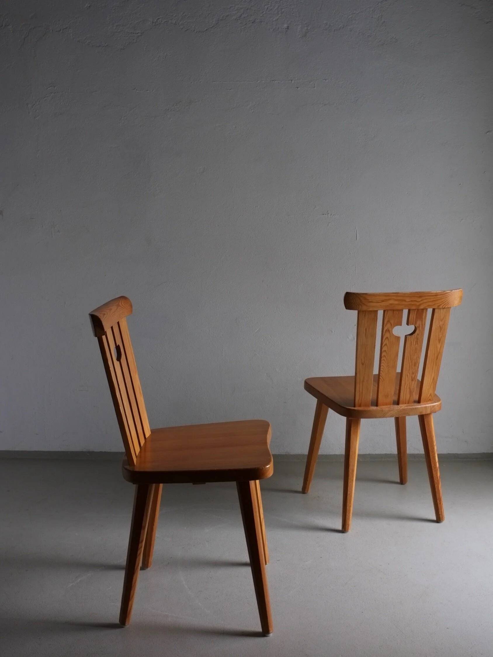 2 solid pine chairs | Göran Malmvall | Sweden | 1940s