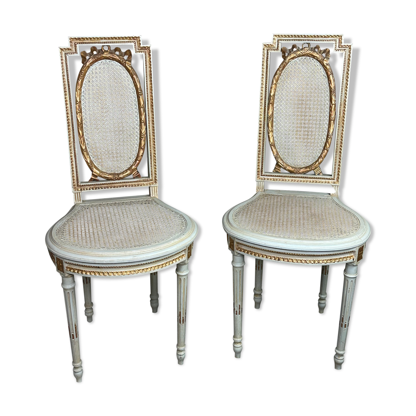 Chaises cannées de style Louis XV patinées gris et doré