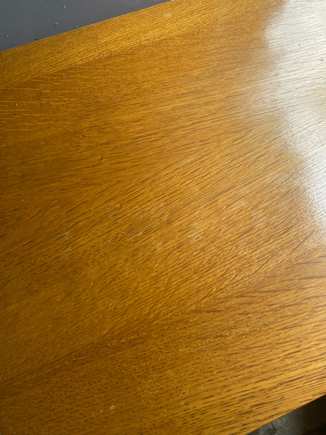 Commode en rotin vintage pied compas