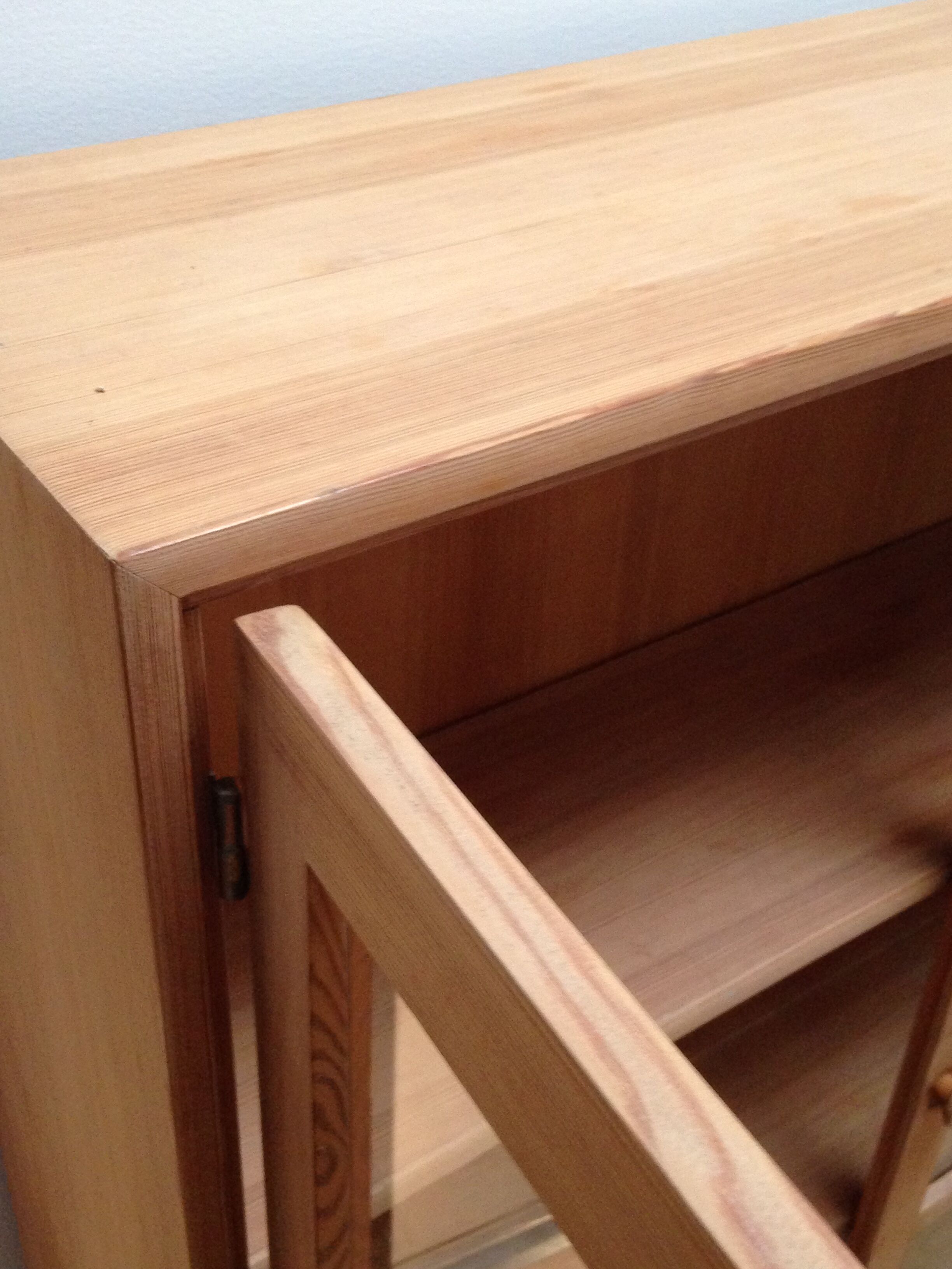 Showcase in raw wood