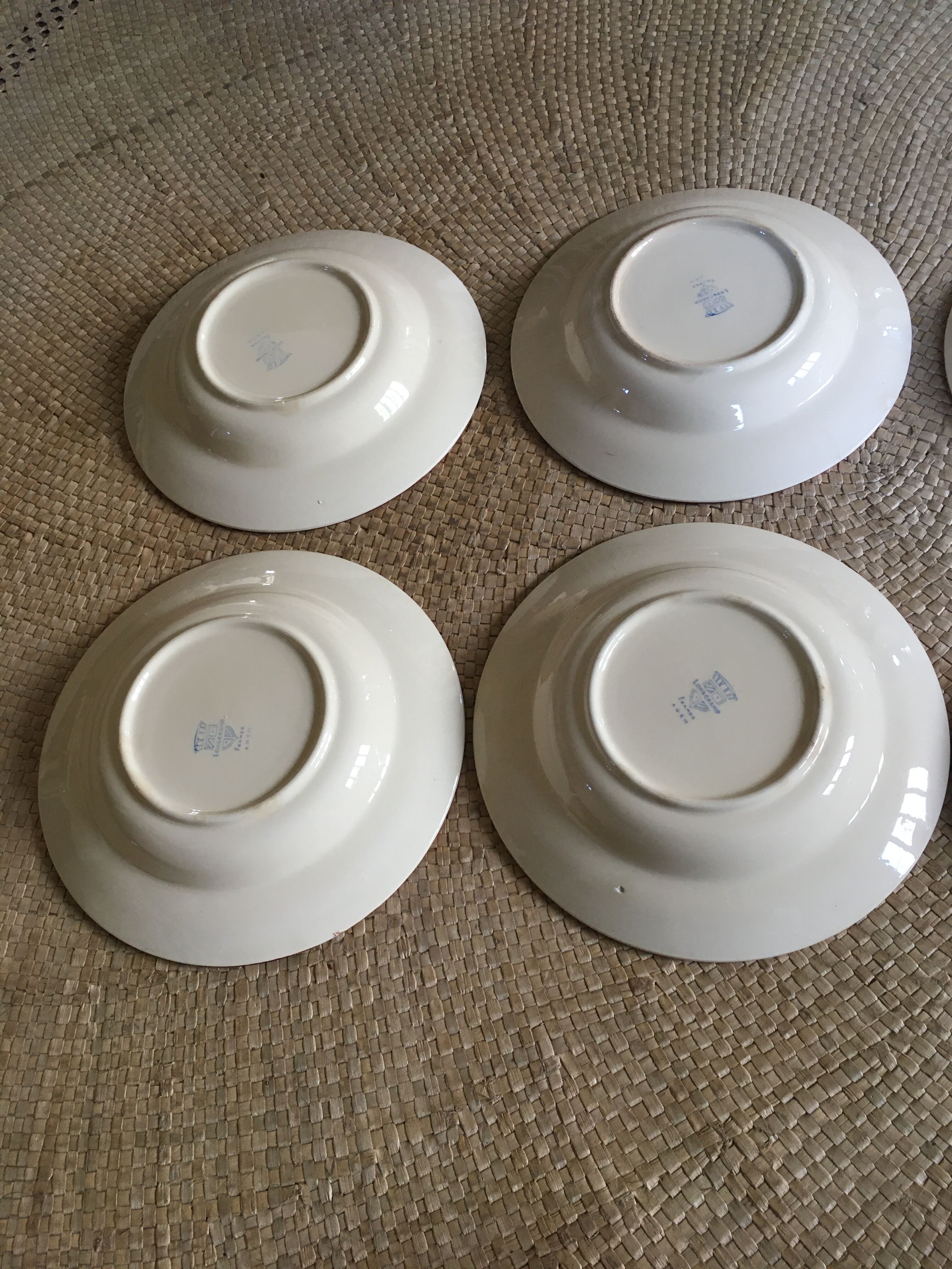 Series of 8 soup plates