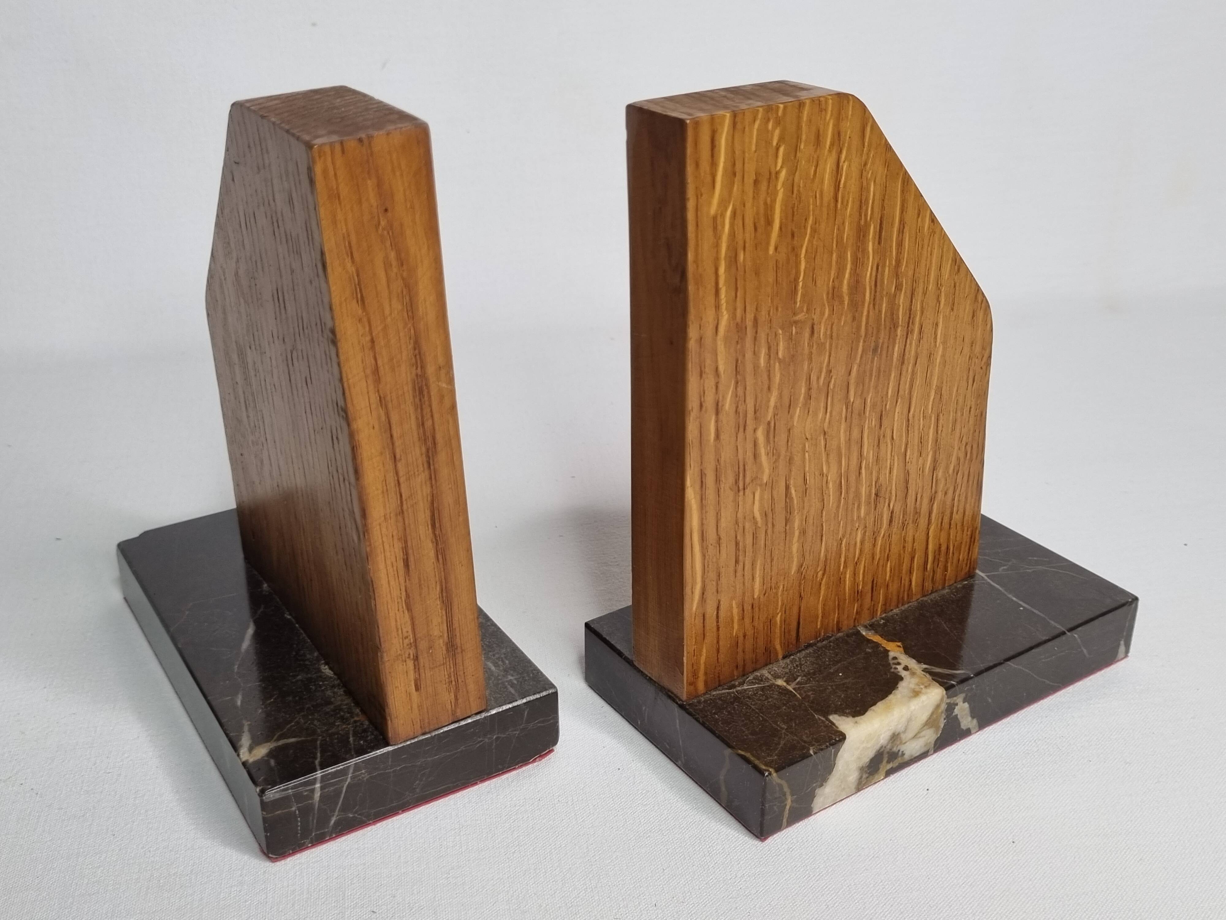 Pair of Art Deco bookends in solid wood and veined black marble