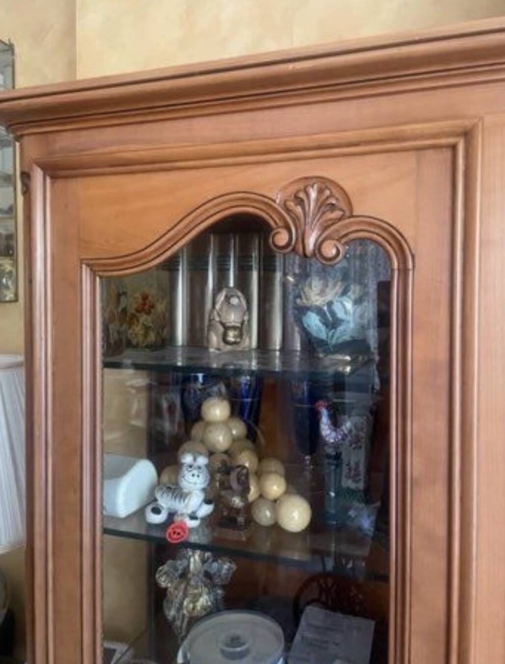 Display cabinet / bonnetière in cherry wood, Louis XV style, very good condition.