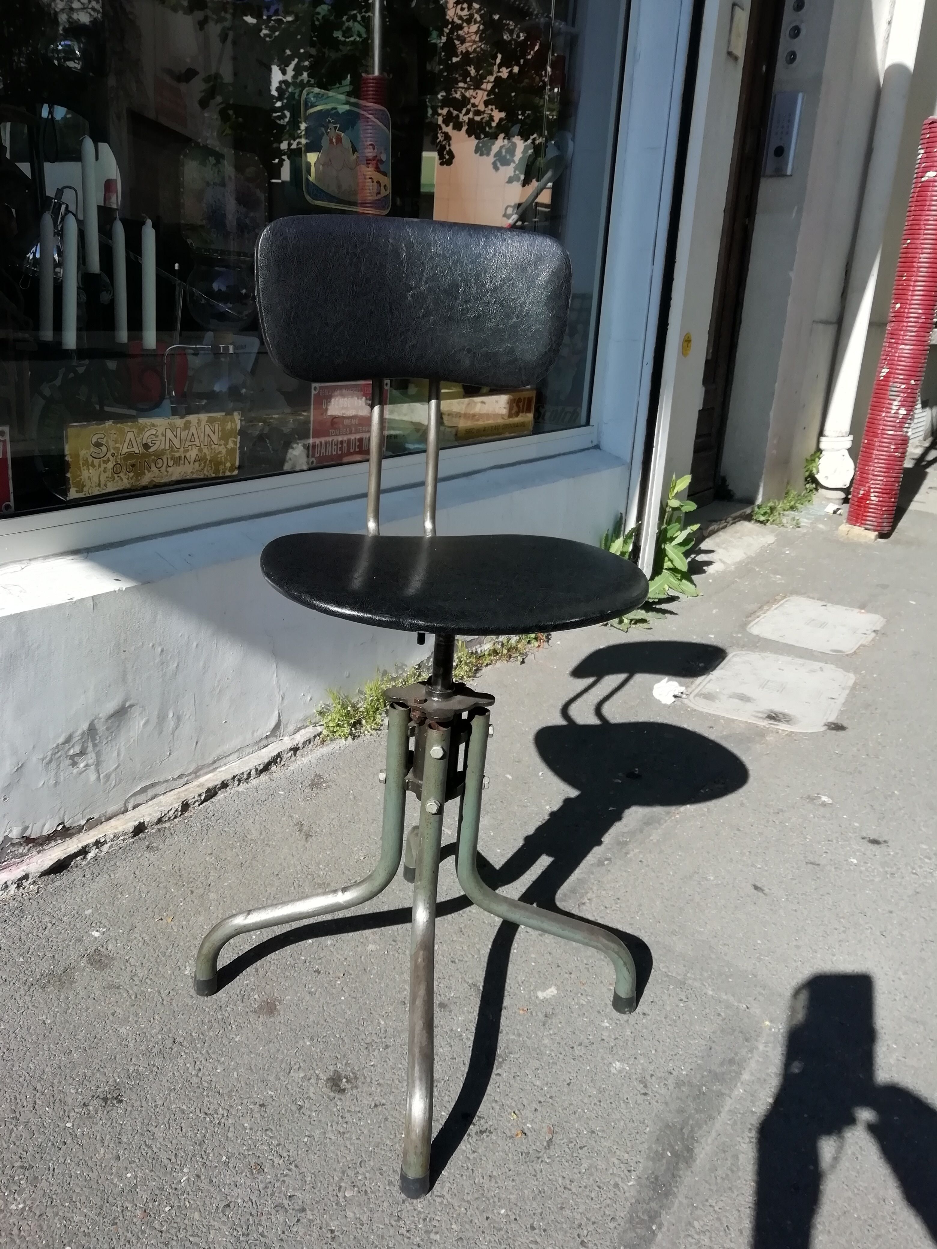 Industrial-style office seat