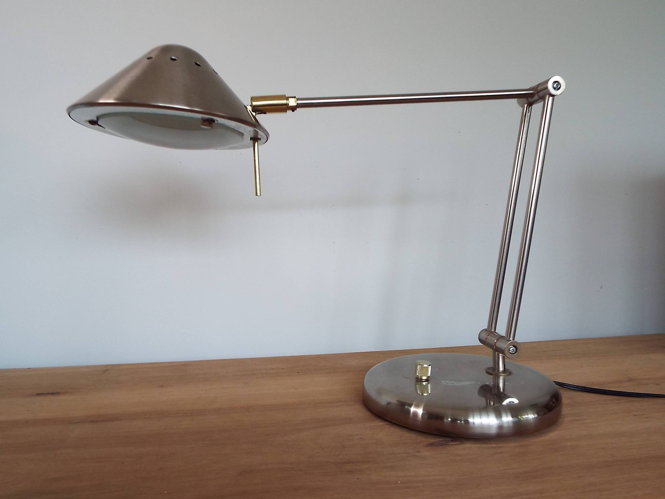 Tensor articulated desk lamp