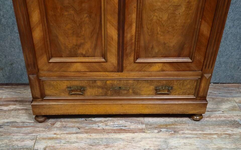 Antique Biedermeier style walnut wardrobe – Gendarme hat pediment