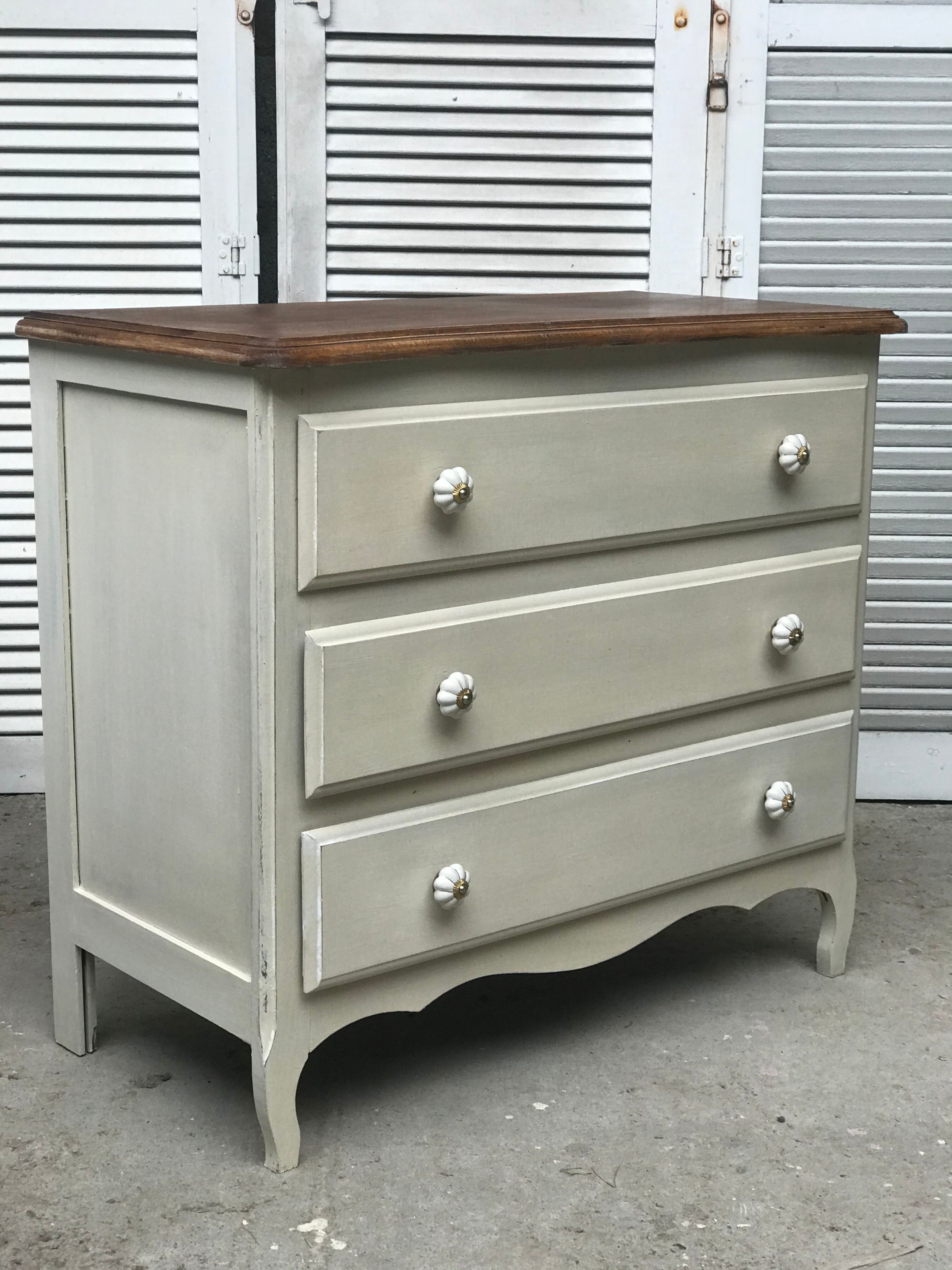 Old White chest of drawers