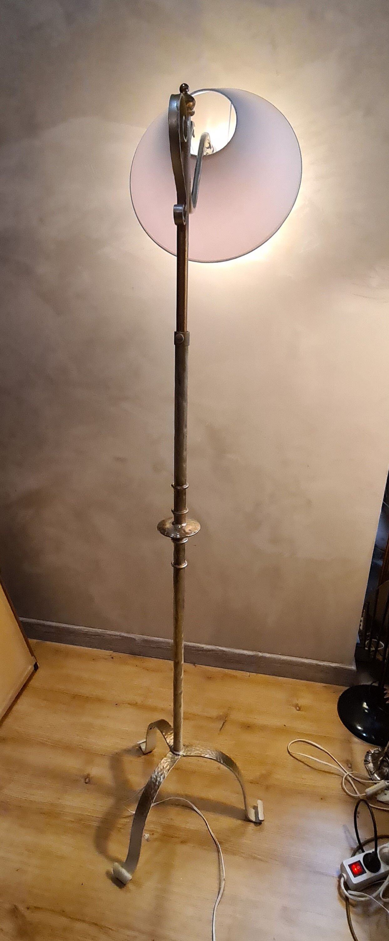Floor lamp hammered iron 1960 painted patinated gold, adjustable 180cm to 150cm