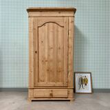 English bonnet maker with wardrobe (renovated)