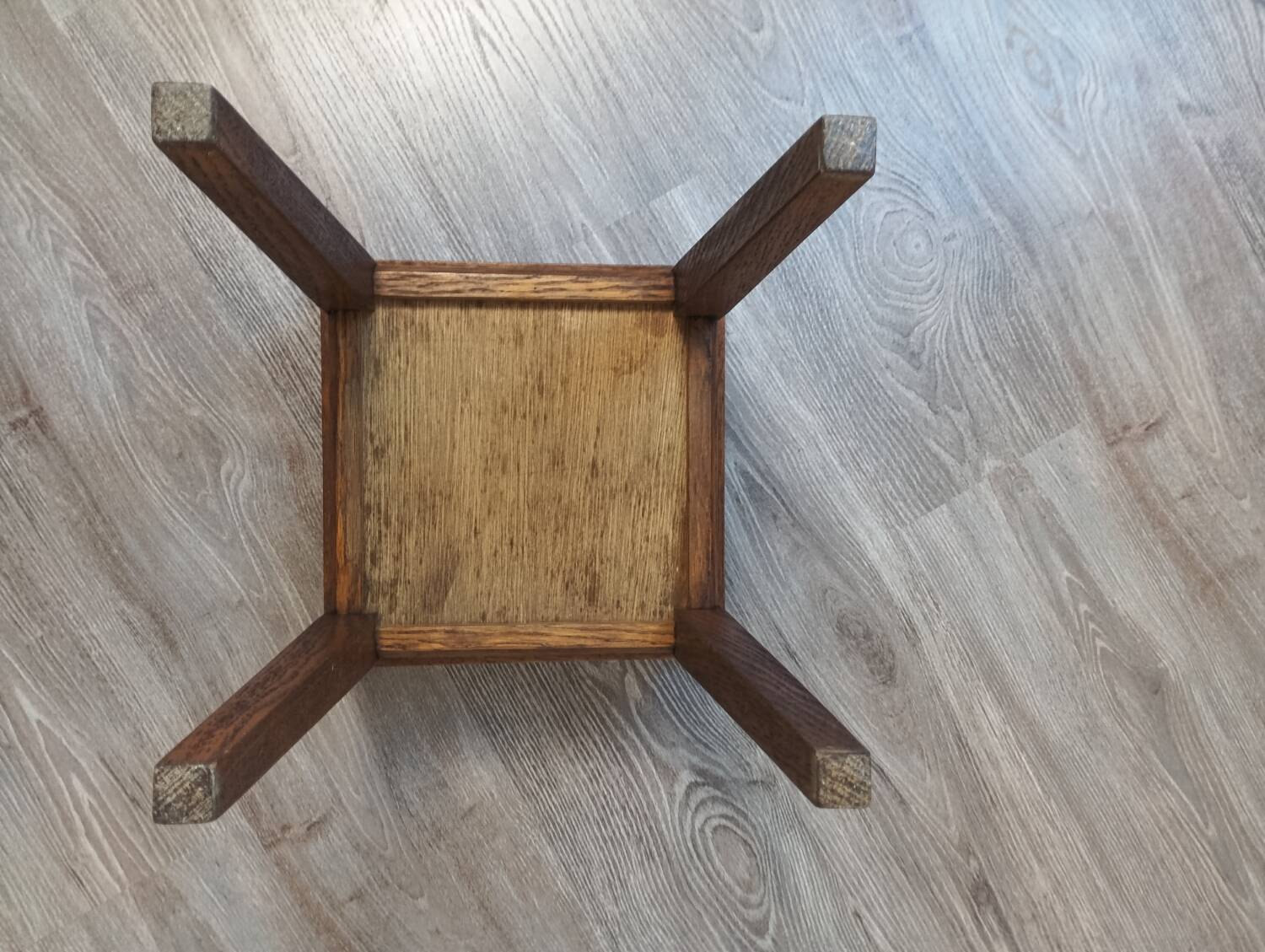 Tabouret coffre en bois