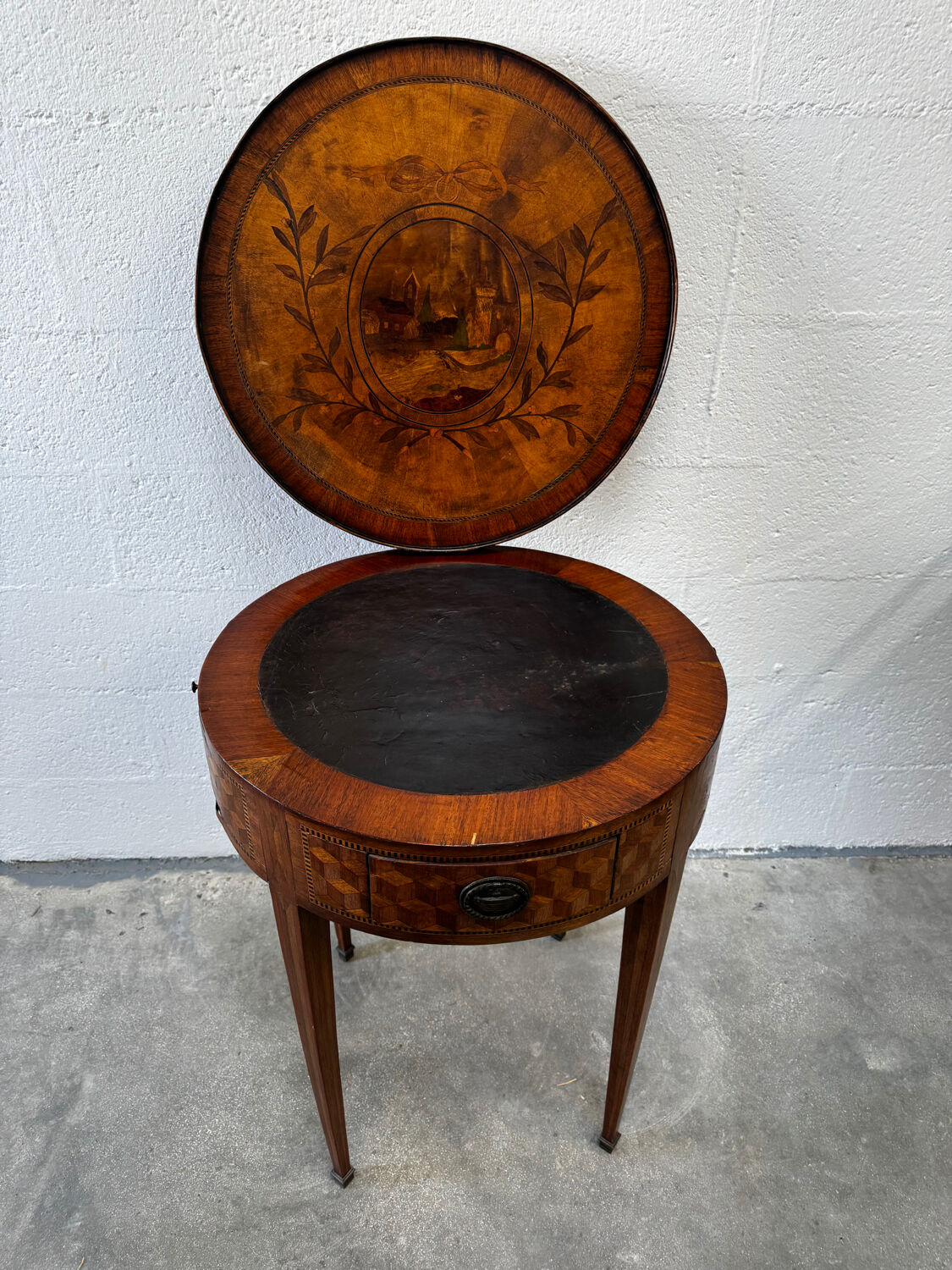 Bouillotte table/game table in Louis XVI style with marquetry circa 1900.
