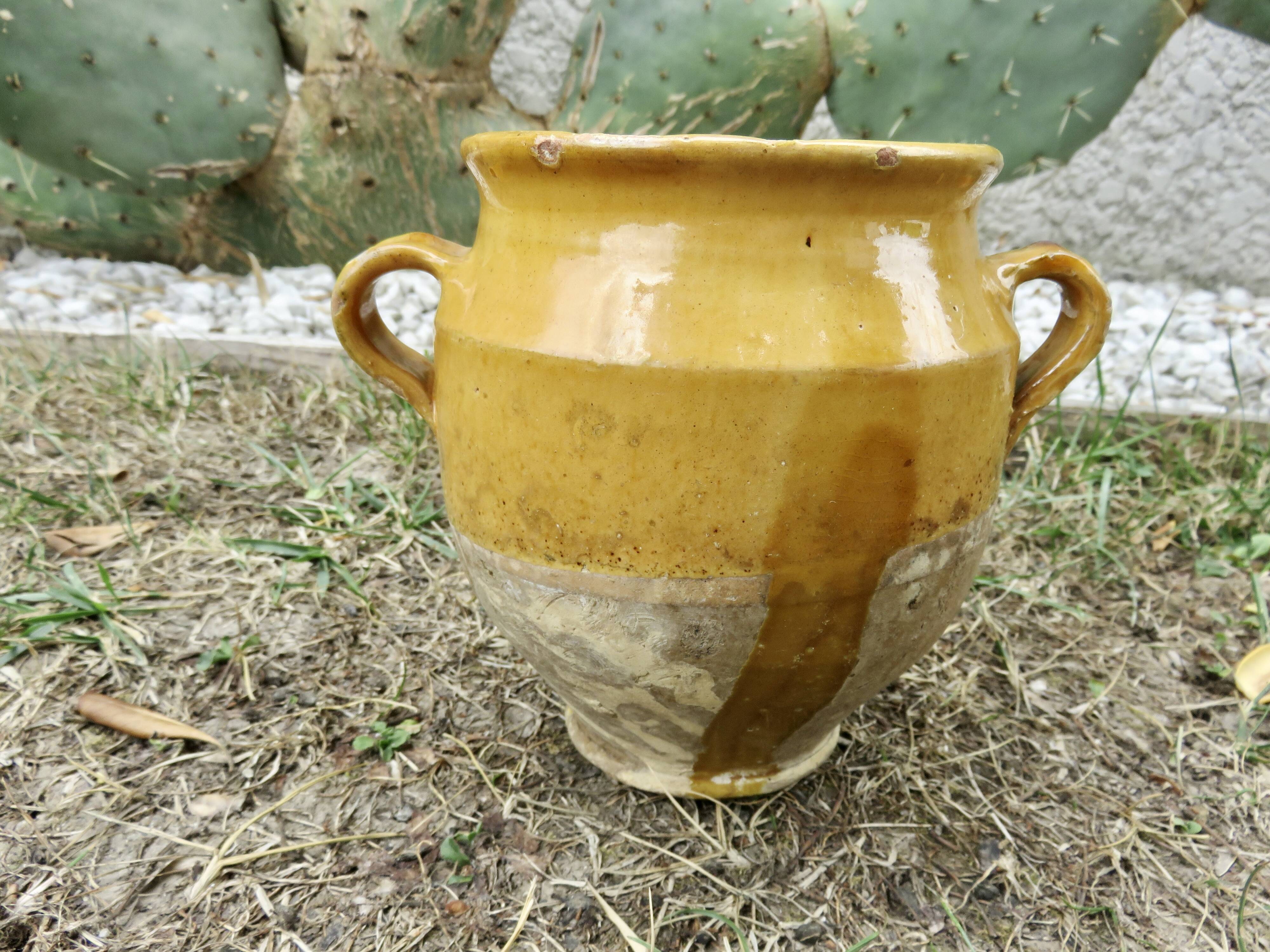 Small glazed yellow terracotta pot, south-west of France early 20th century.