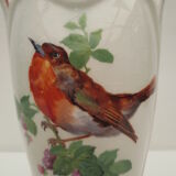 Ancien vase art nouveau en faience fine  "onnaing"blanc et rose décors oiseaux