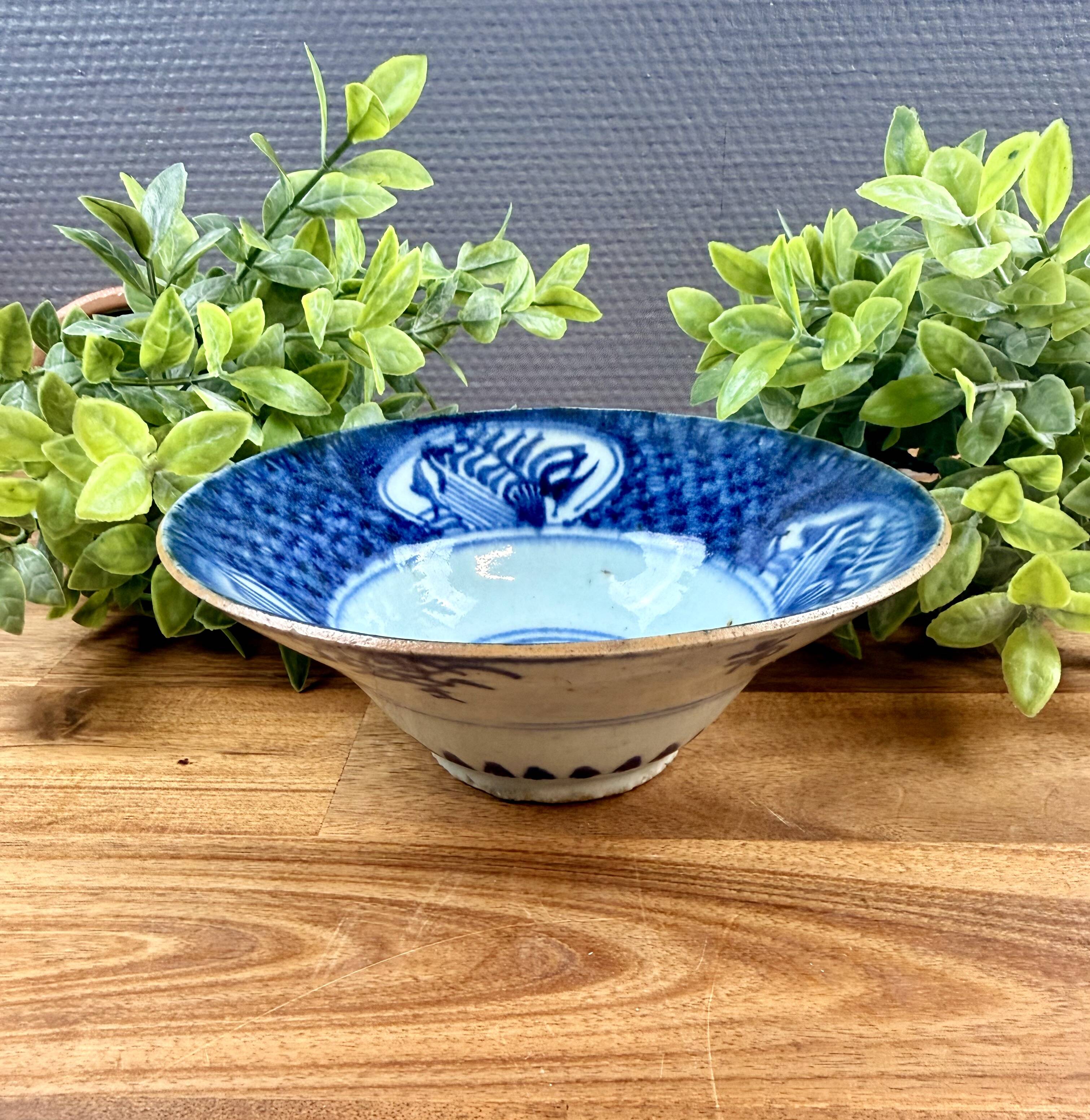 Chinese blue porcelain bowl, early 19th century.